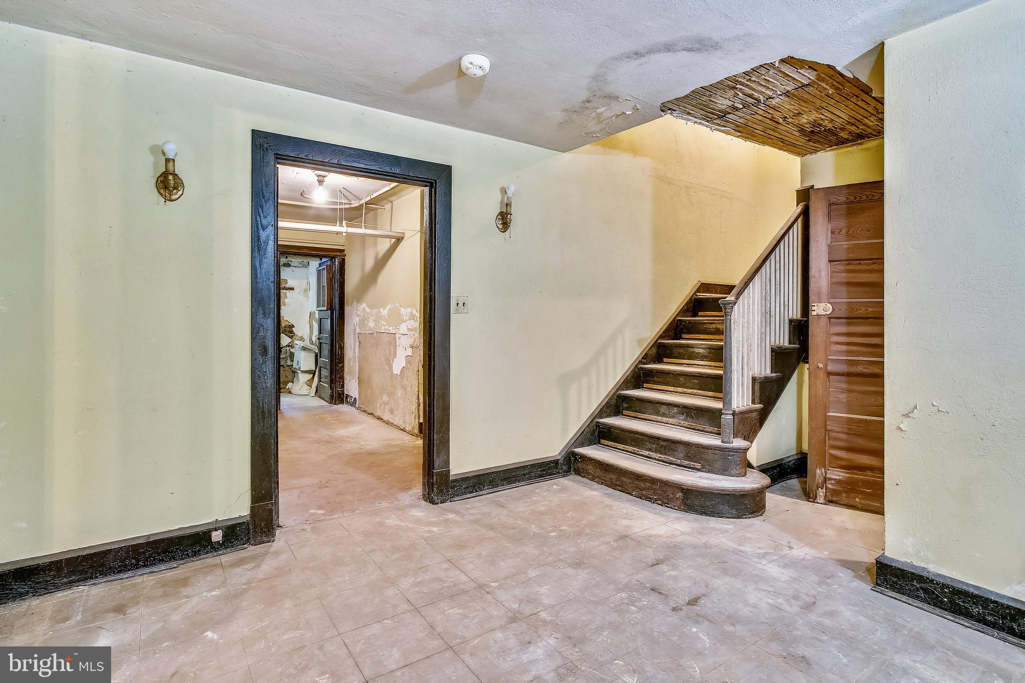 CRESTWOOD - Residential
