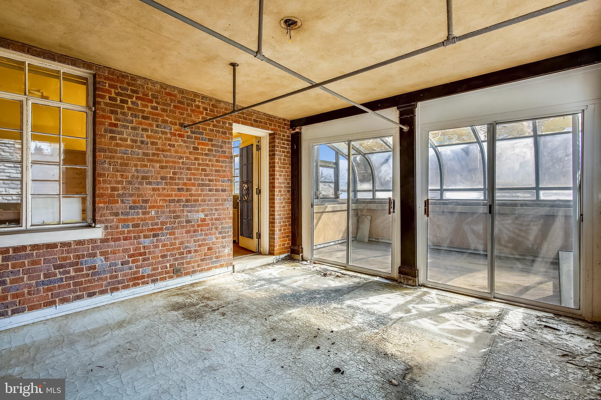 CRESTWOOD - Residential