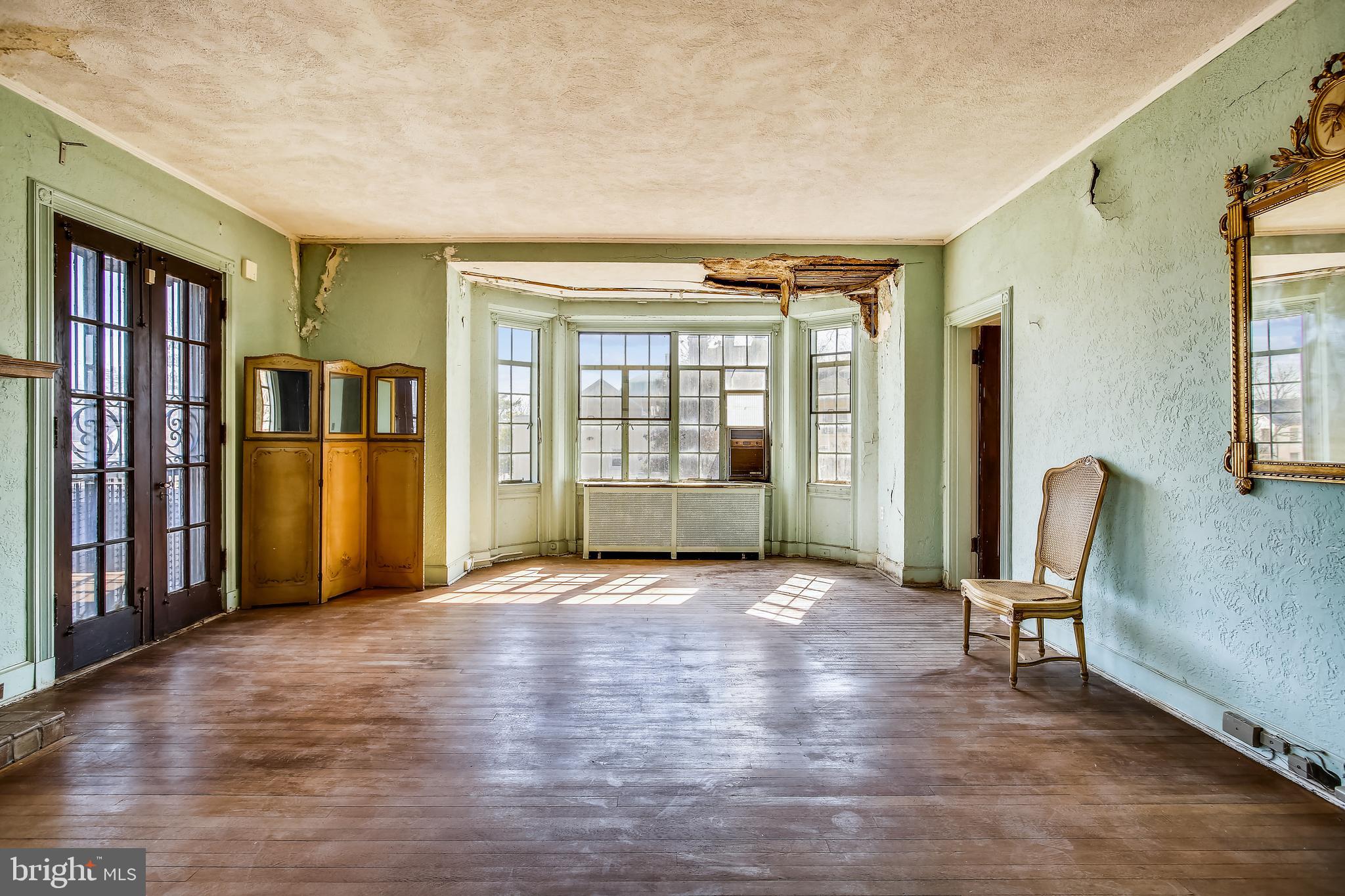 CRESTWOOD - Residential