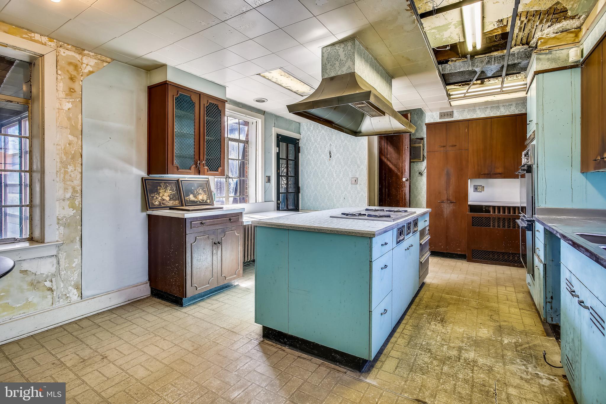 CRESTWOOD - Residential