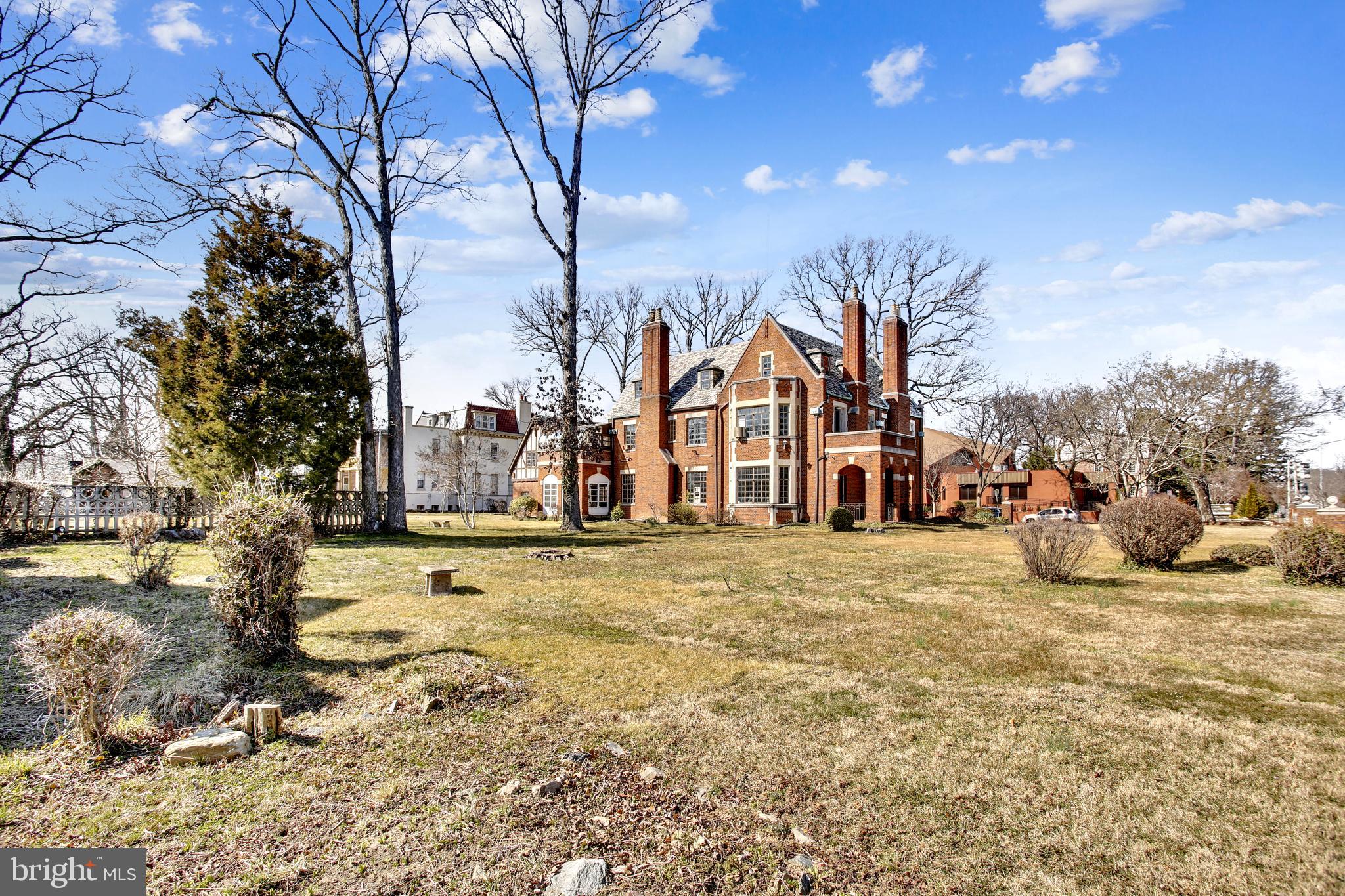 CRESTWOOD - Residential