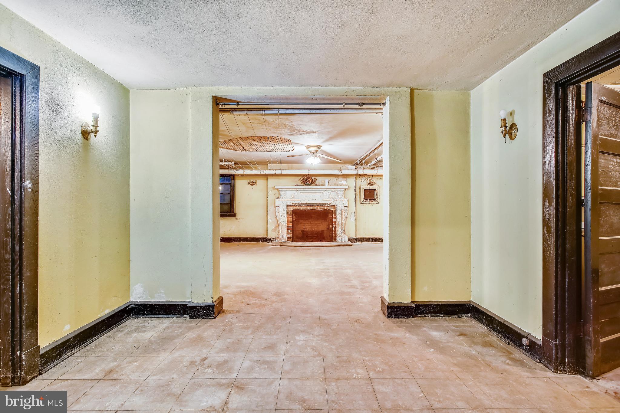 CRESTWOOD - Residential
