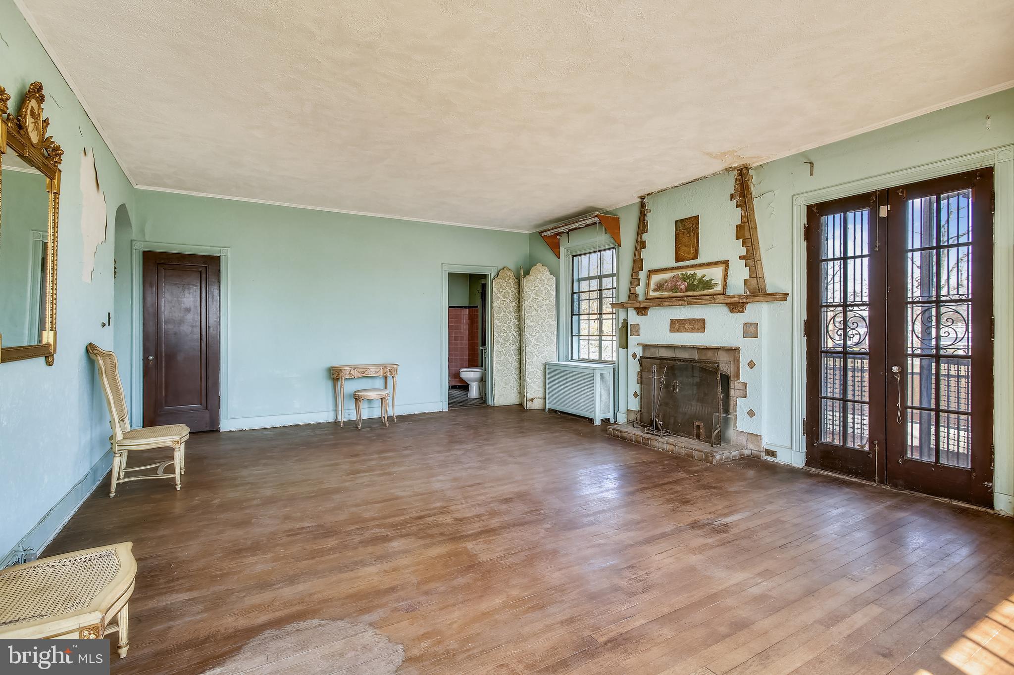 CRESTWOOD - Residential
