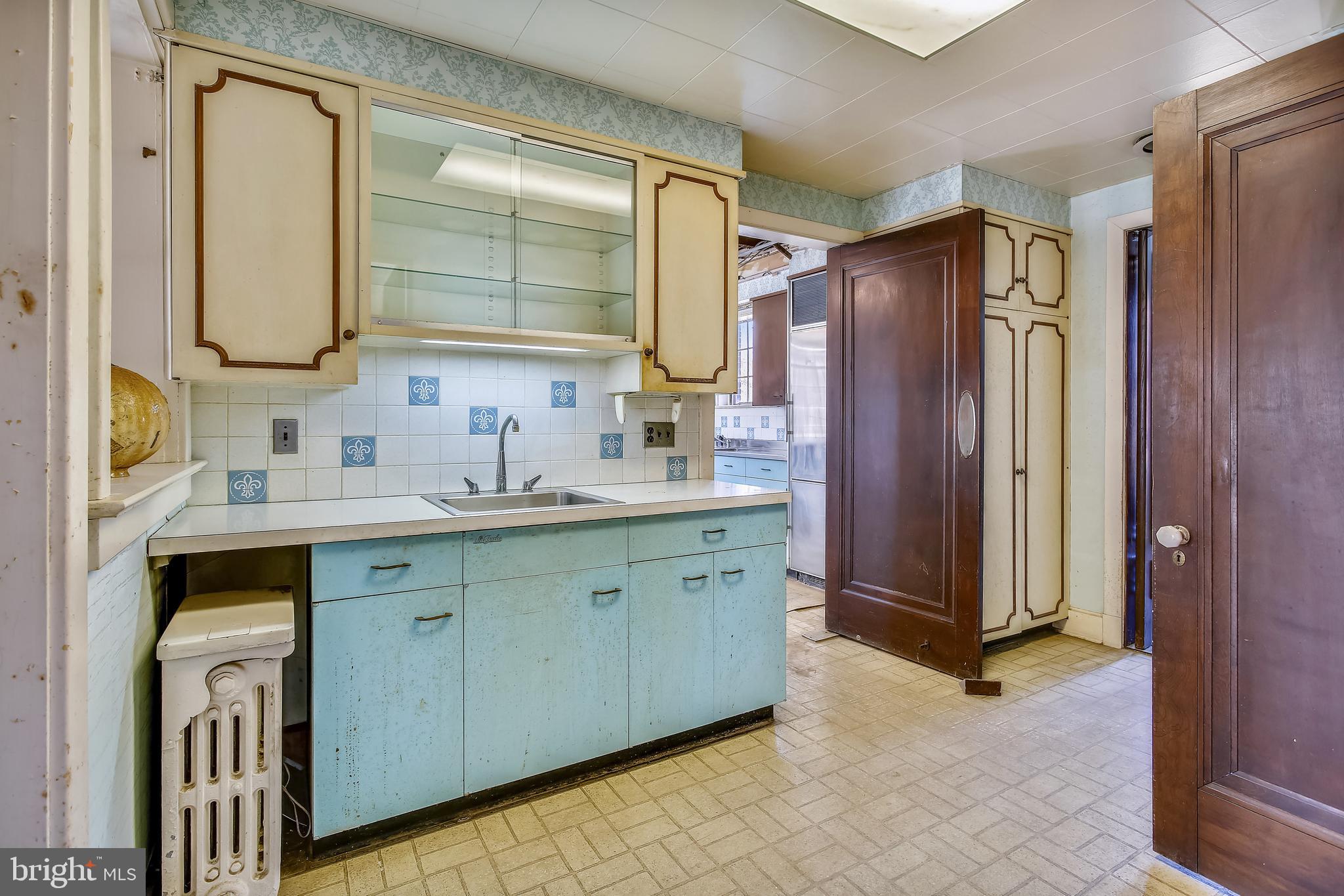 CRESTWOOD - Residential
