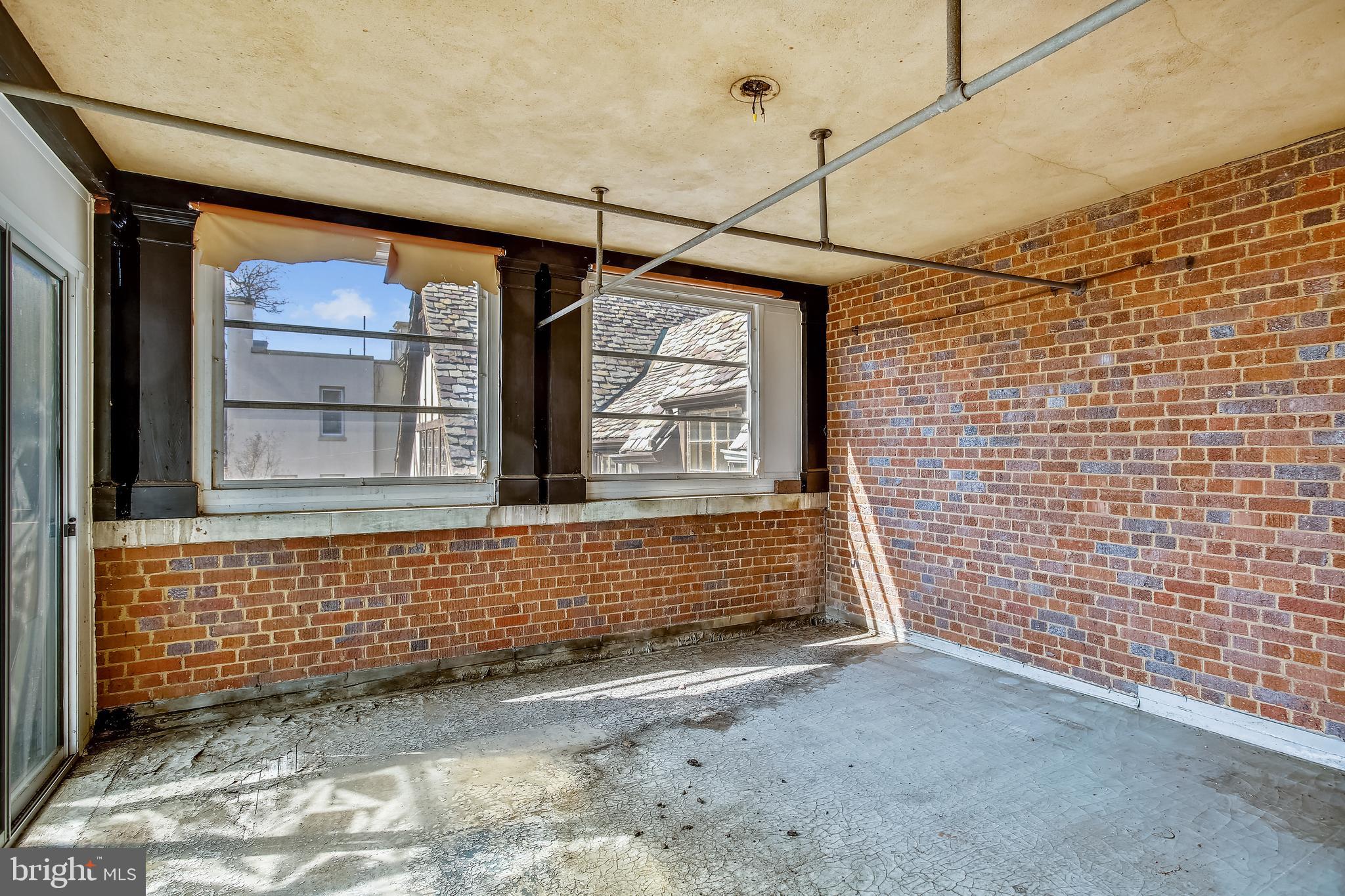 CRESTWOOD - Residential
