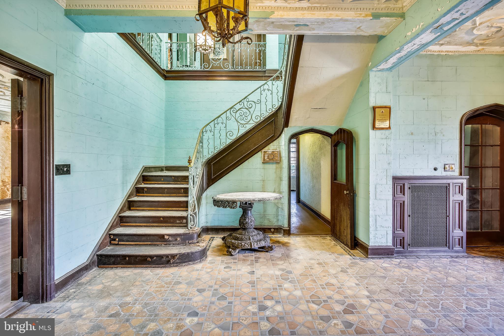CRESTWOOD - Residential