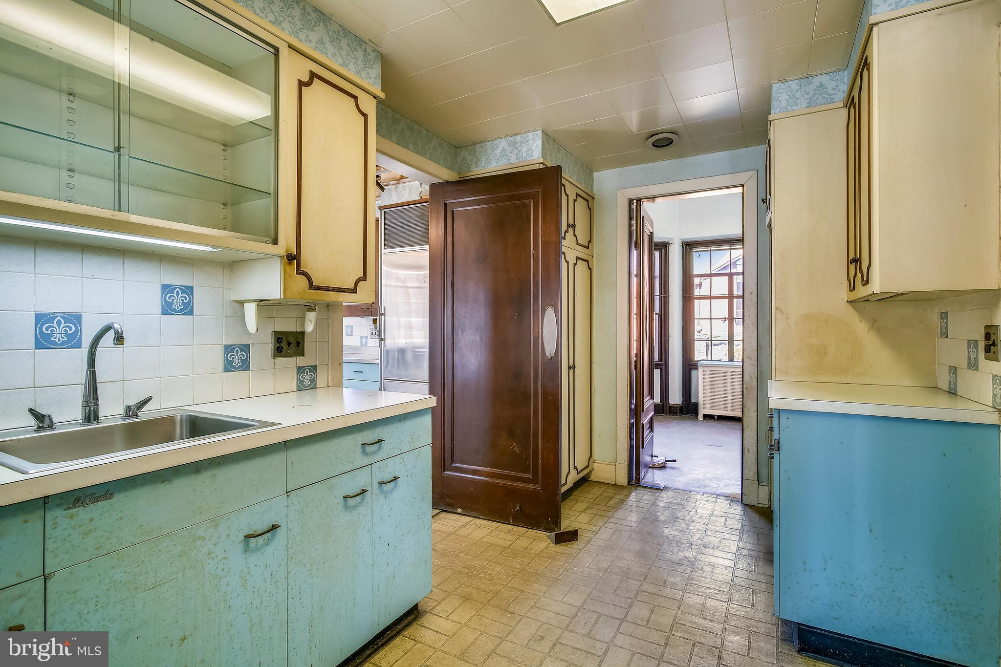 CRESTWOOD - Residential