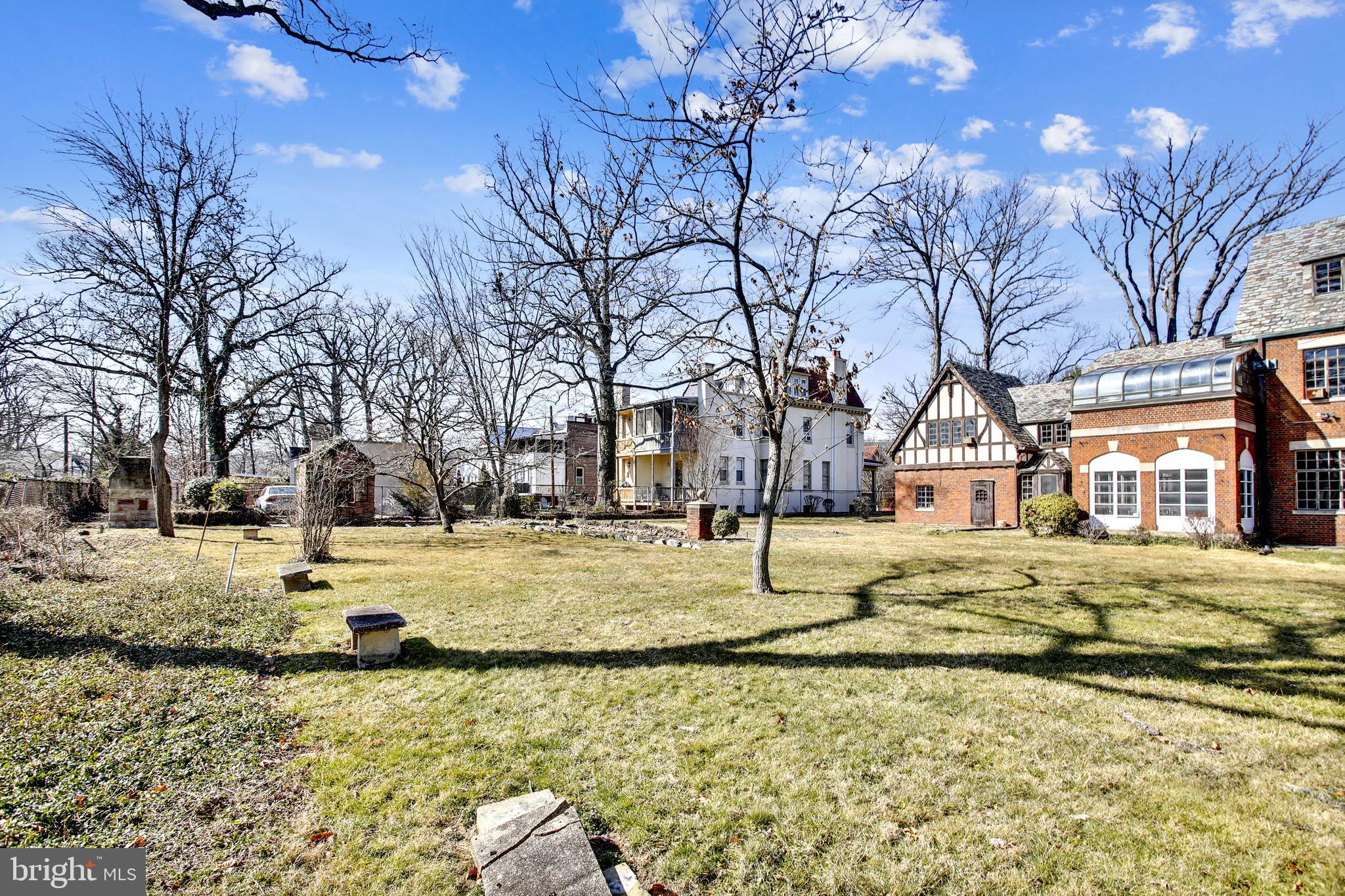 CRESTWOOD - Residential