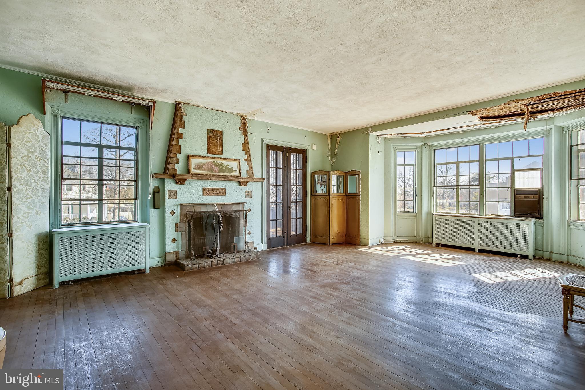 CRESTWOOD - Residential