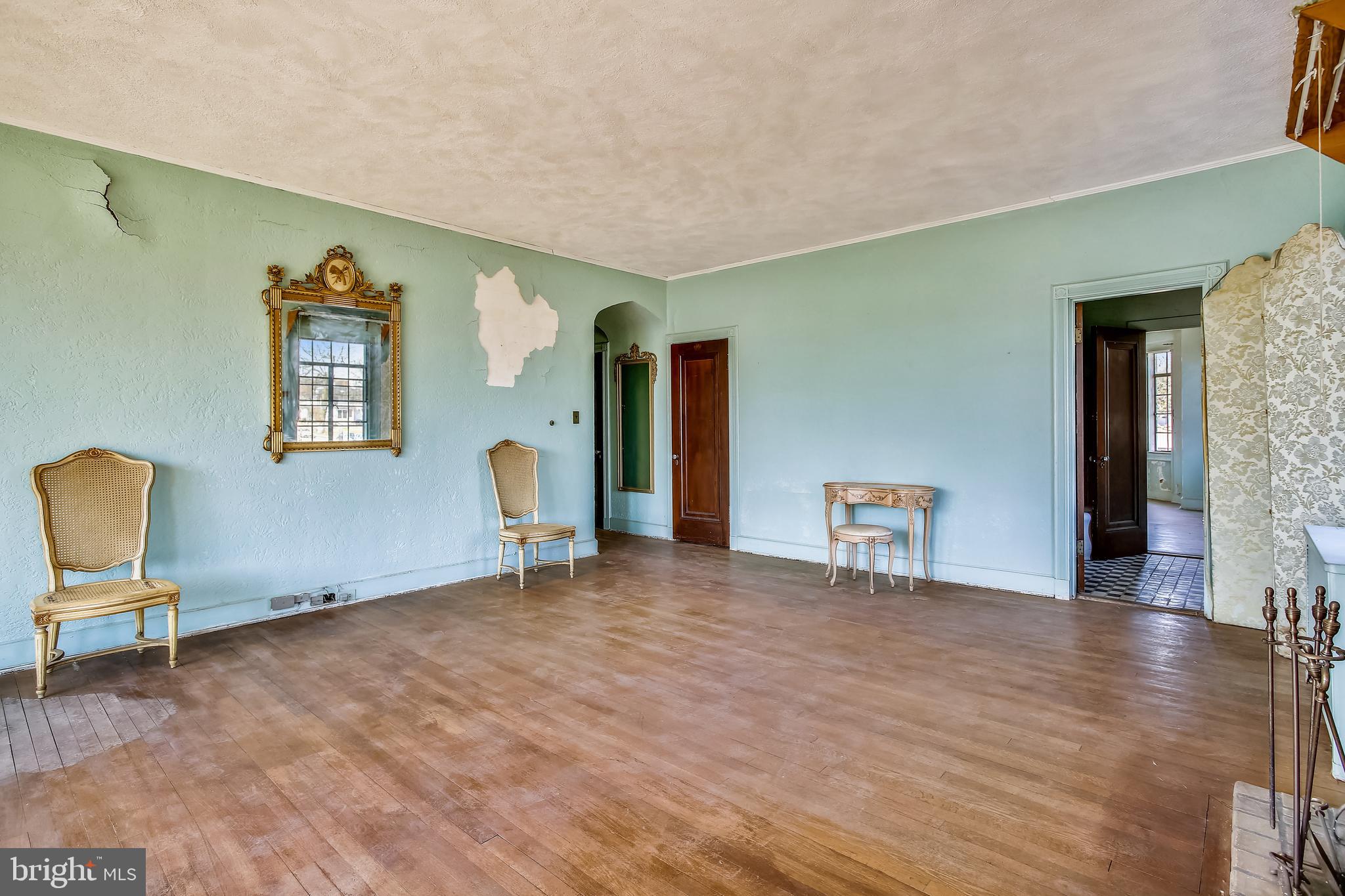 CRESTWOOD - Residential
