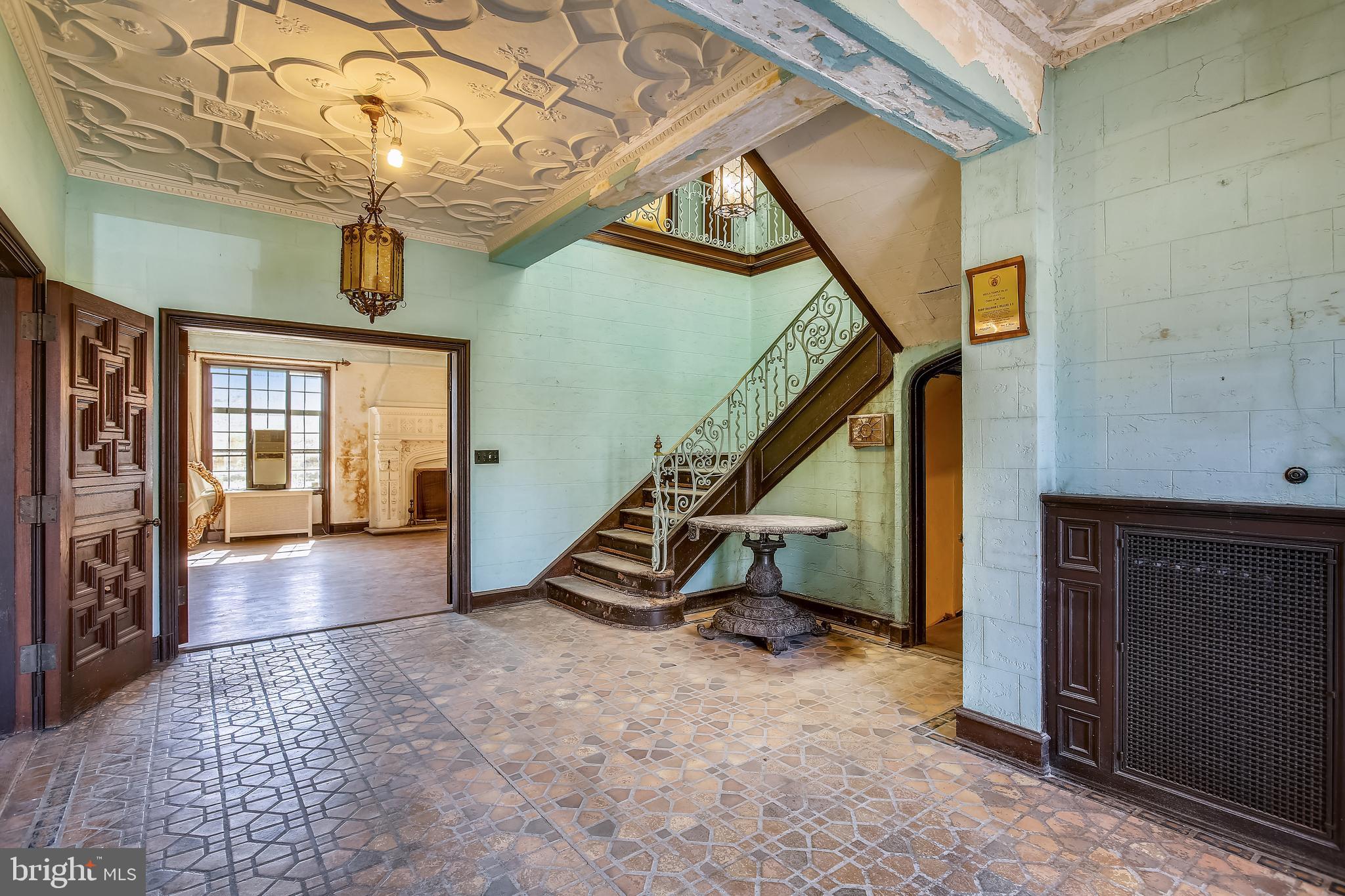 CRESTWOOD - Residential