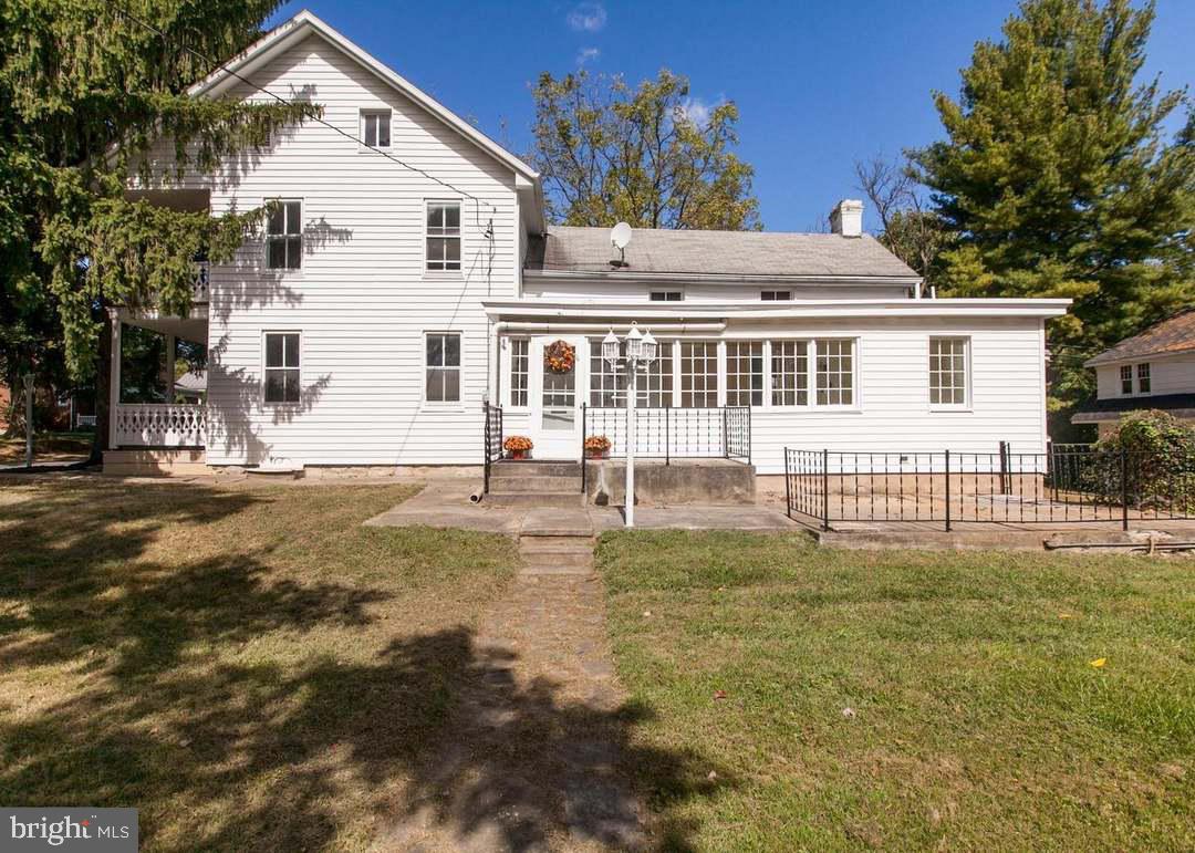 MAUGANSVILLE - Residential