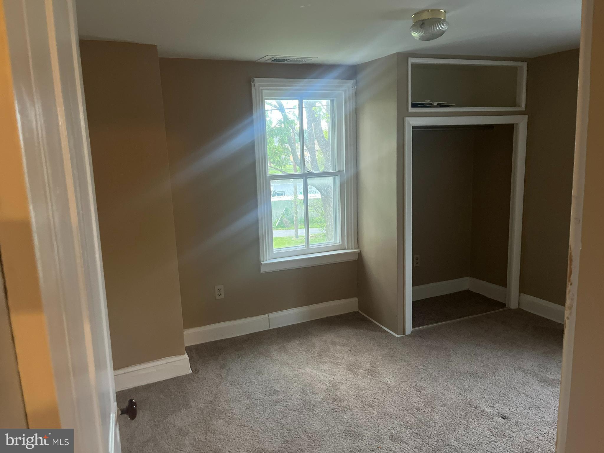 MAUGANSVILLE - Residential