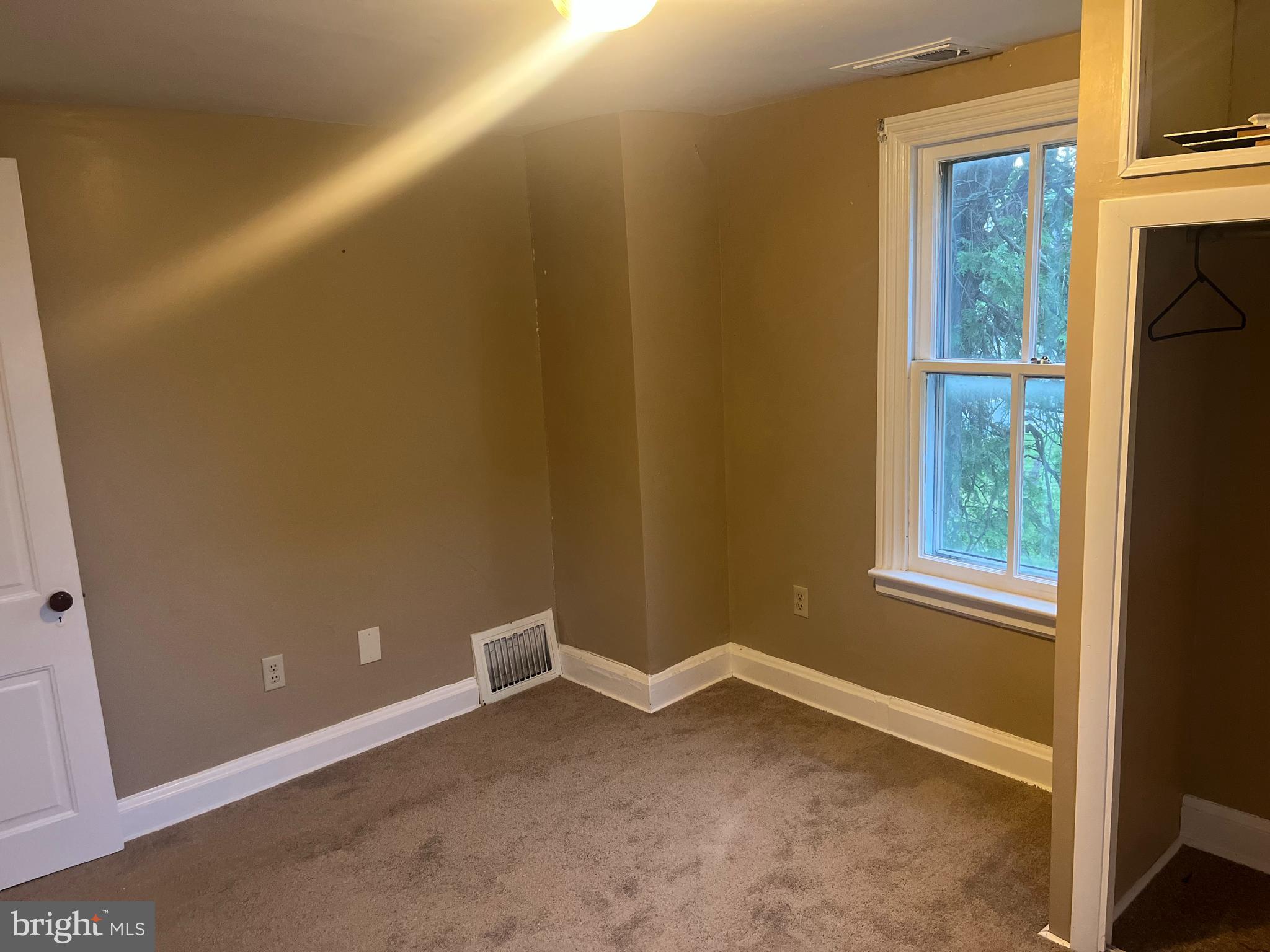 MAUGANSVILLE - Residential