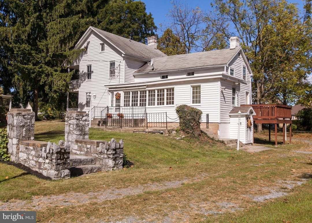 MAUGANSVILLE - Residential