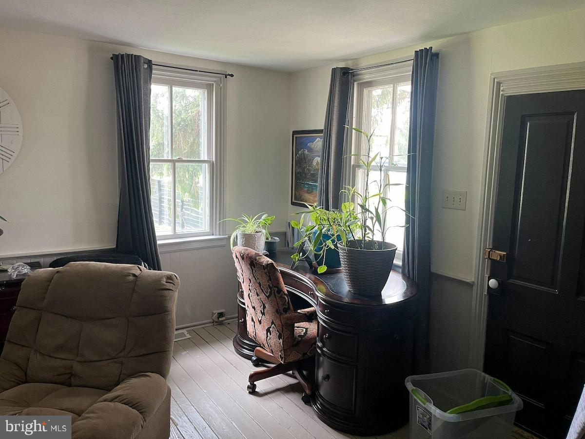 MAUGANSVILLE - Residential