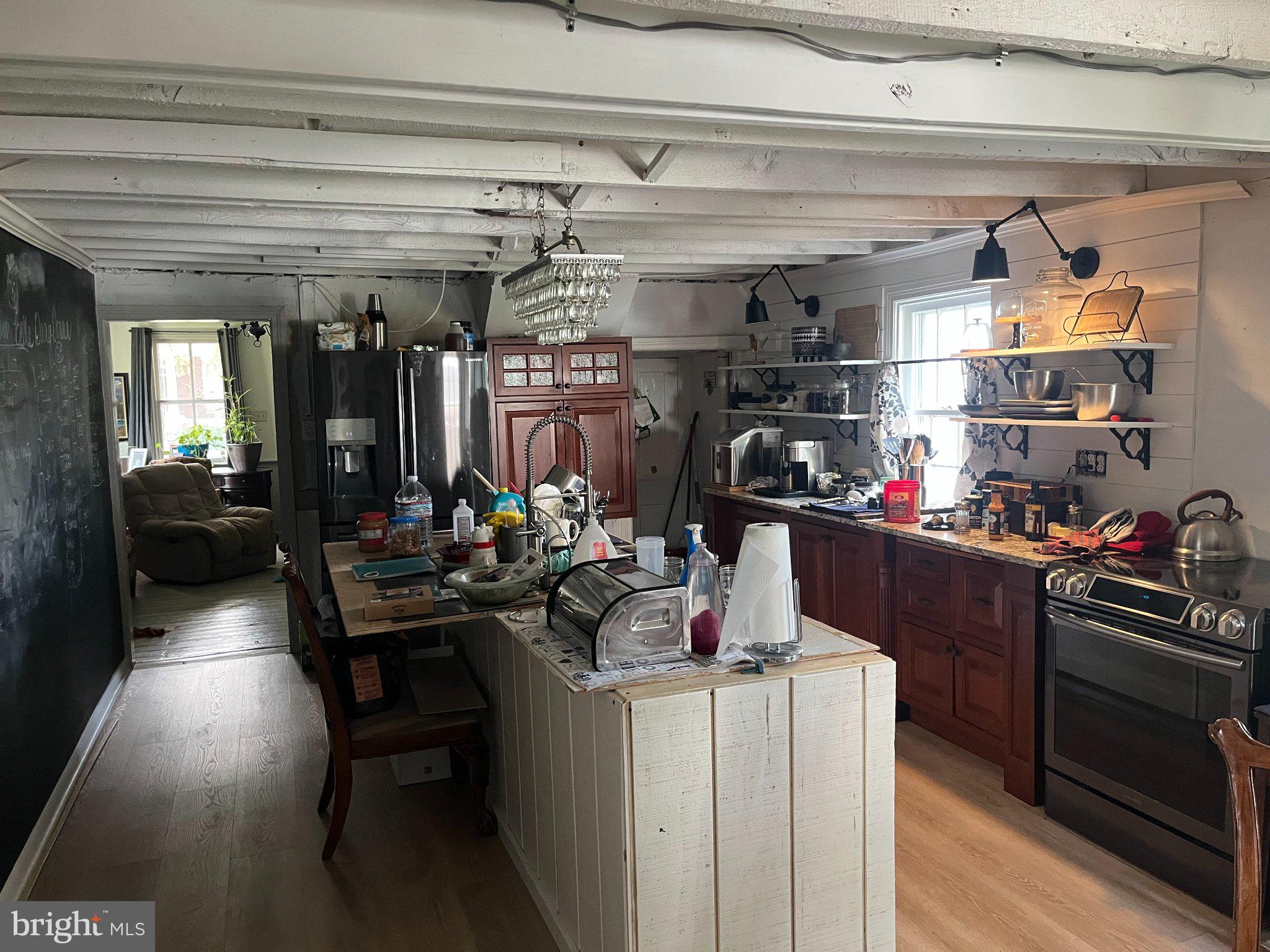 MAUGANSVILLE - Residential