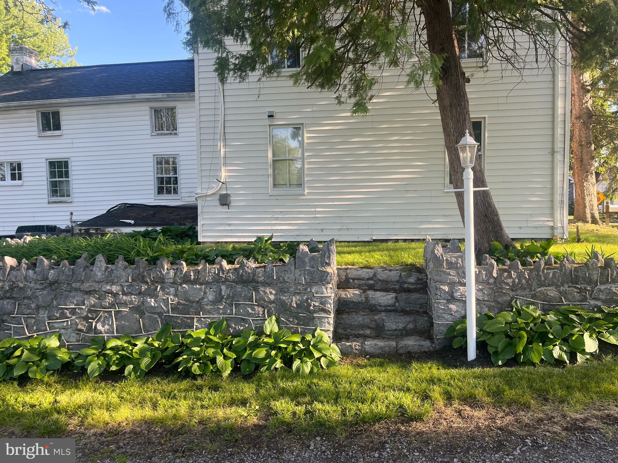 MAUGANSVILLE - Residential