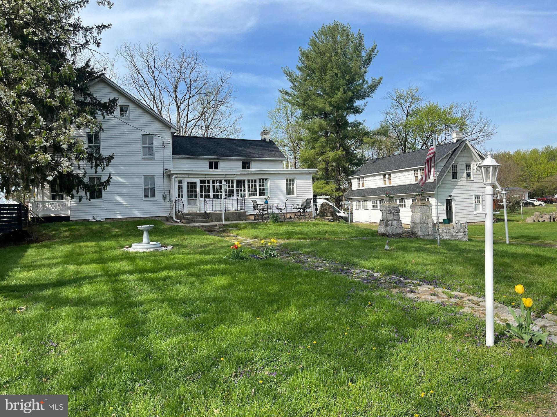 MAUGANSVILLE - Residential