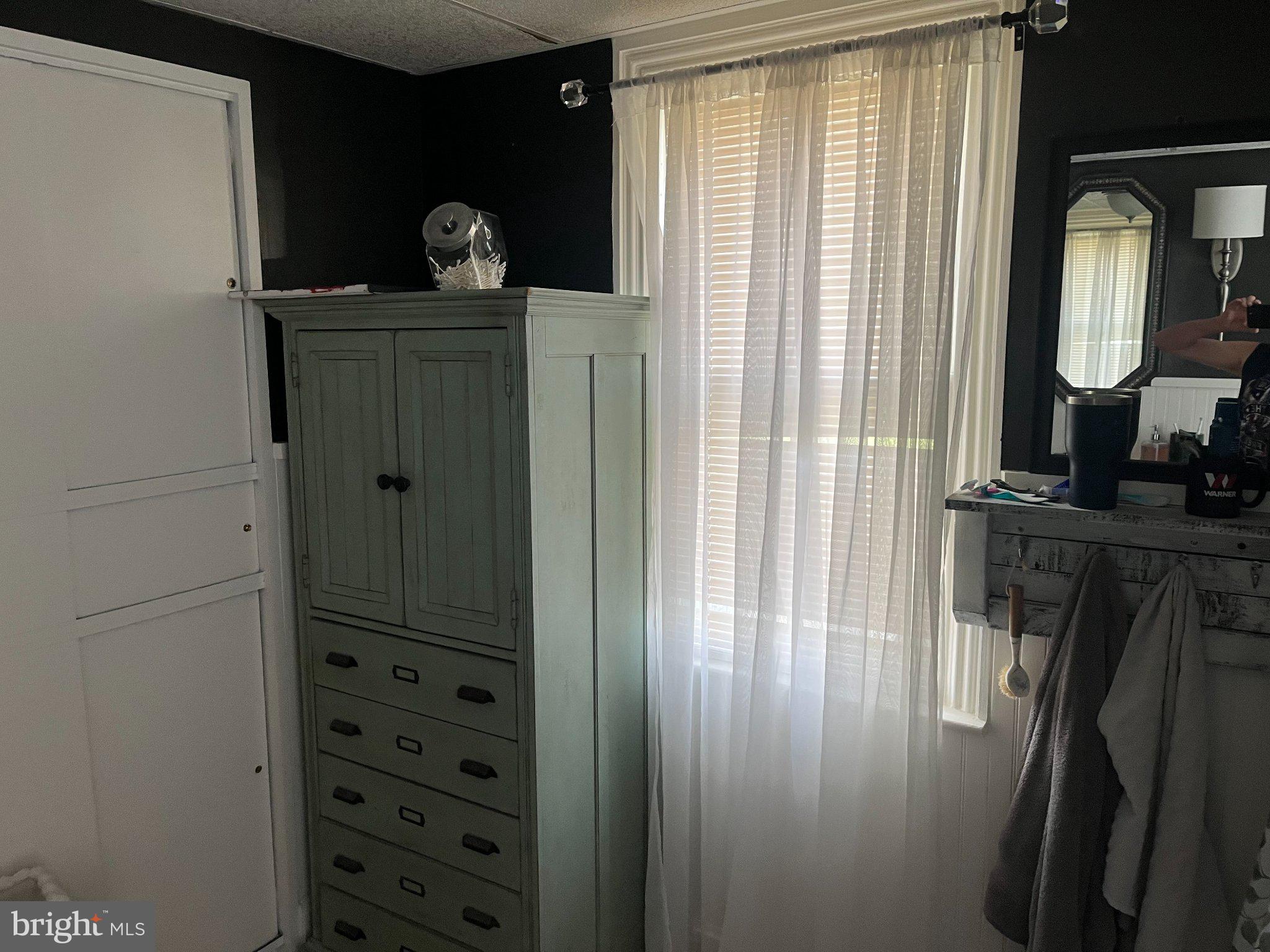 MAUGANSVILLE - Residential