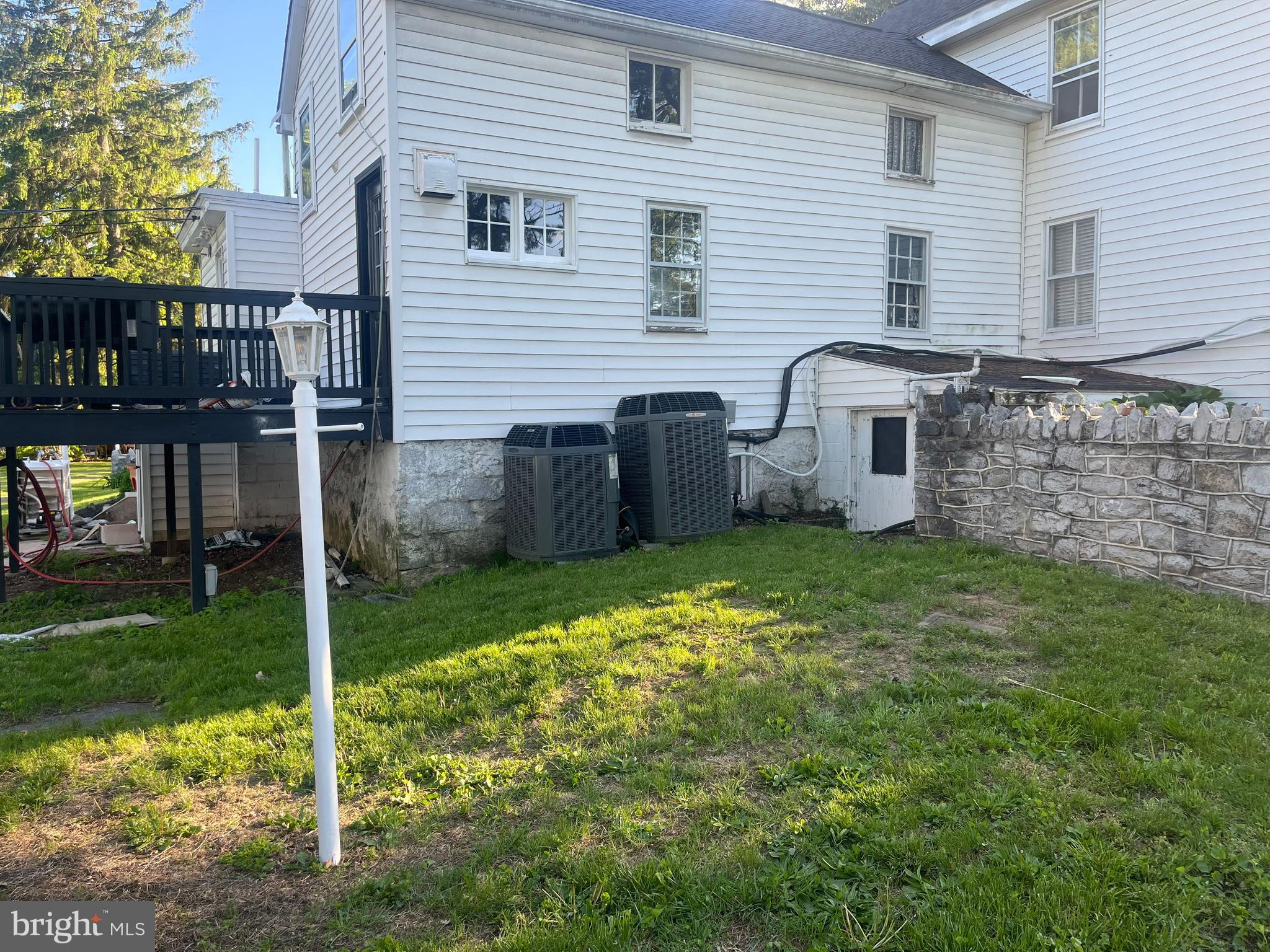 MAUGANSVILLE - Residential