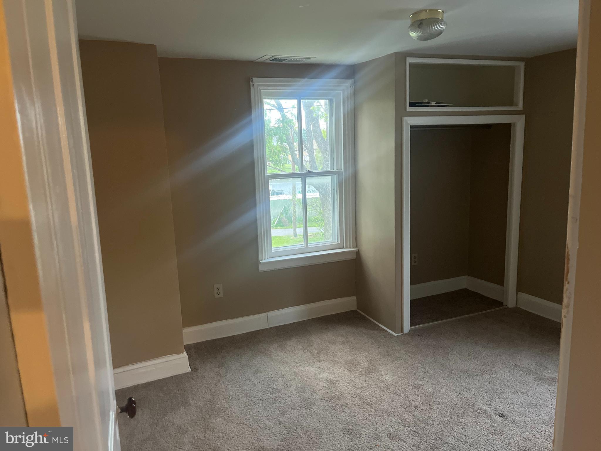 MAUGANSVILLE - Residential