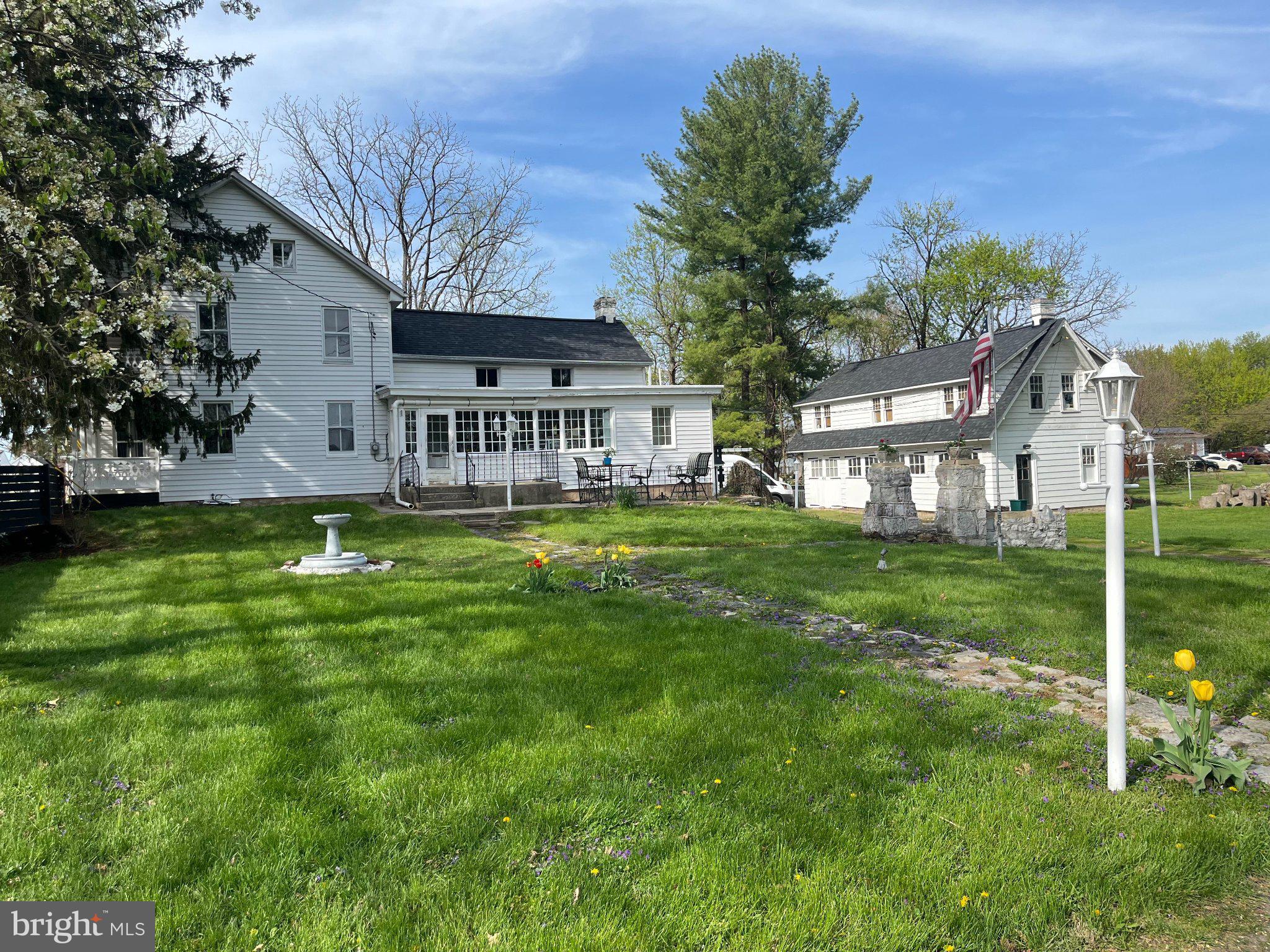 MAUGANSVILLE - Residential
