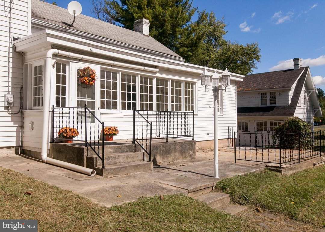MAUGANSVILLE - Residential