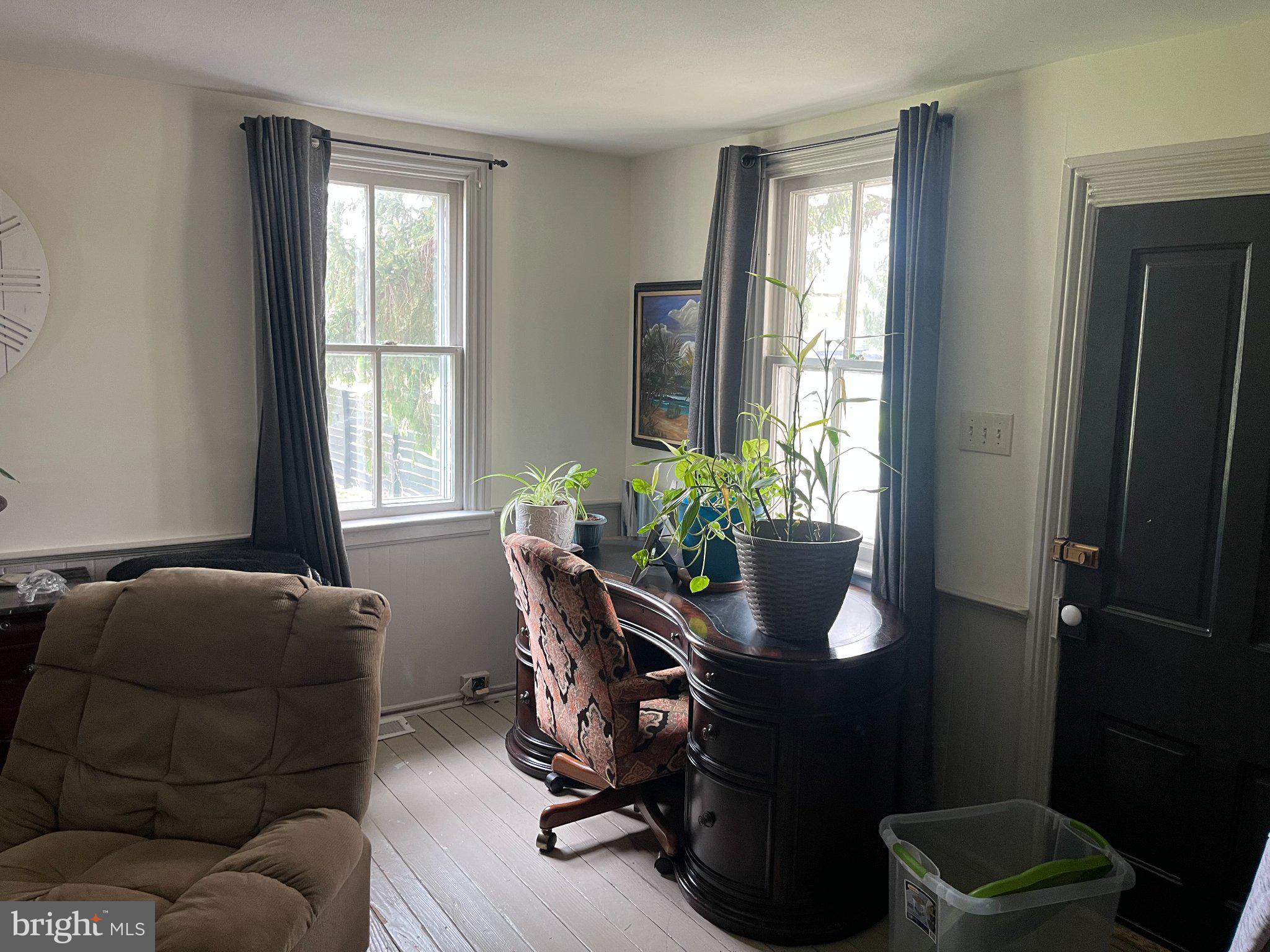 MAUGANSVILLE - Residential