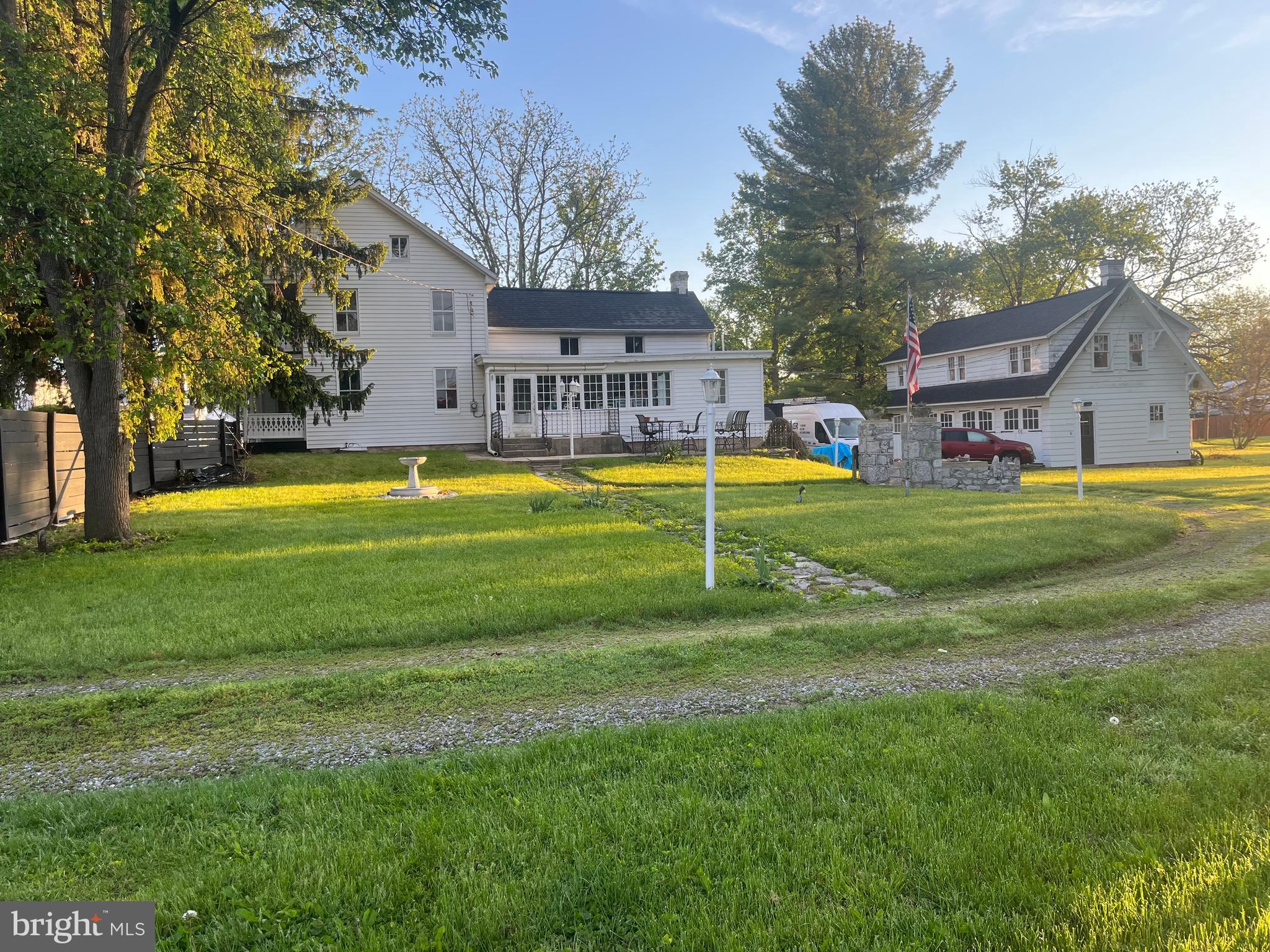 MAUGANSVILLE - Residential