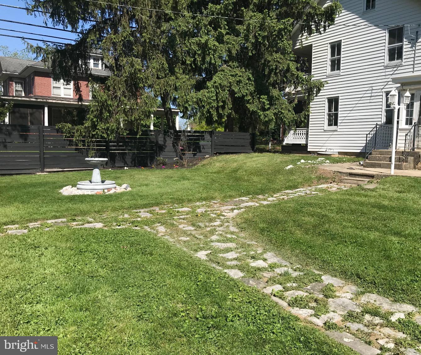 MAUGANSVILLE - Residential