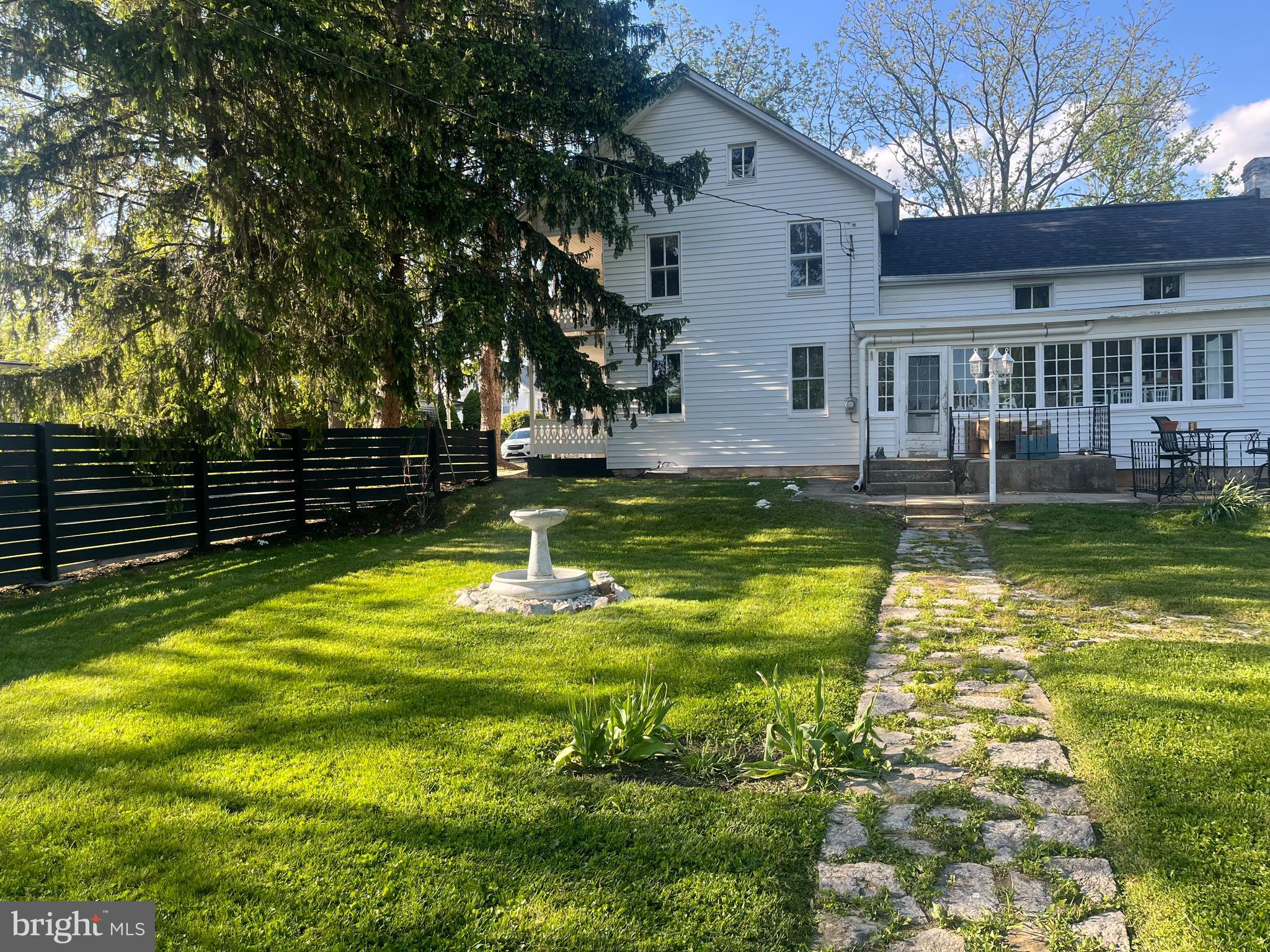 MAUGANSVILLE - Residential