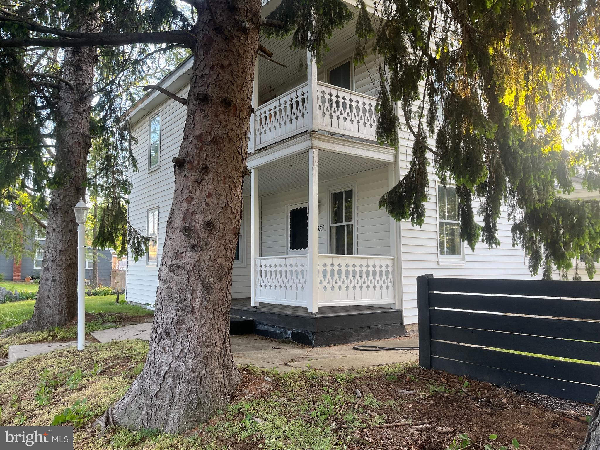 MAUGANSVILLE - Residential