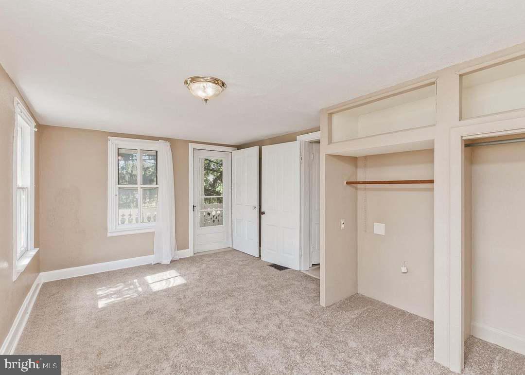 MAUGANSVILLE - Residential