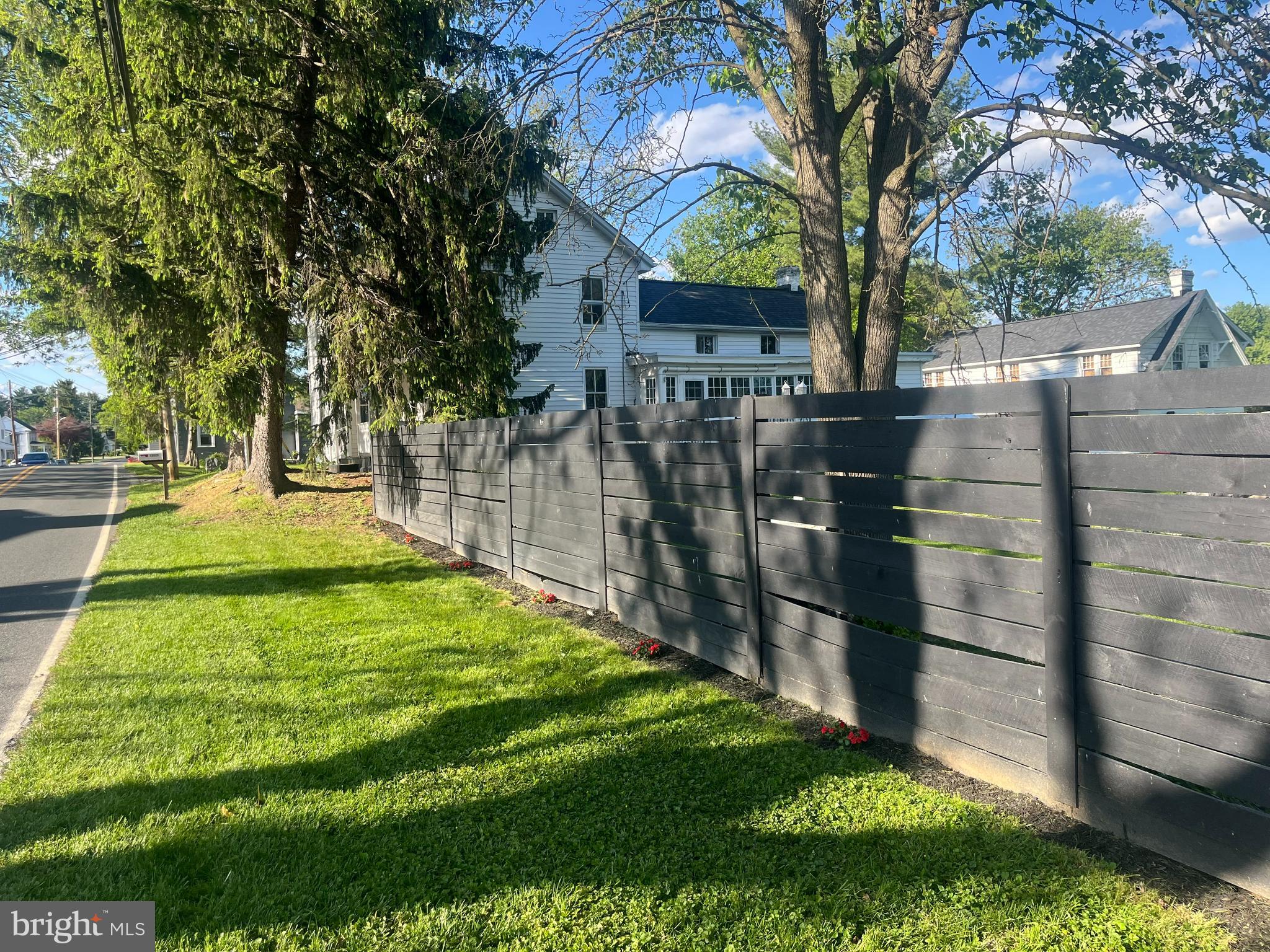 MAUGANSVILLE - Residential