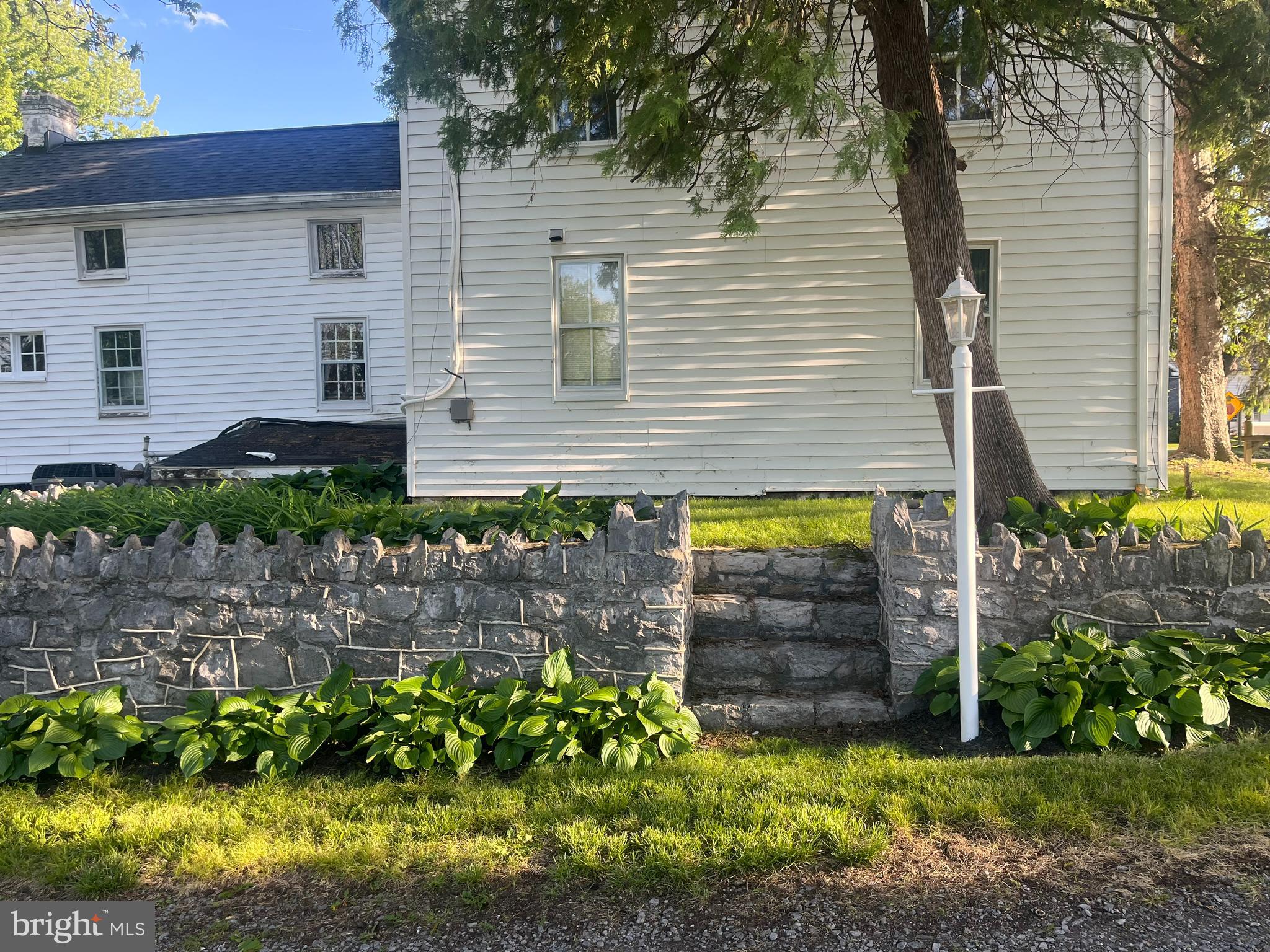 MAUGANSVILLE - Residential