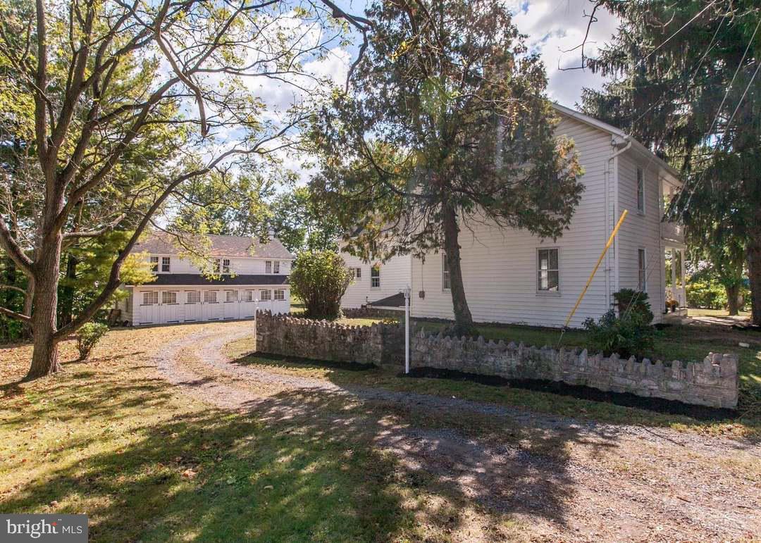 MAUGANSVILLE - Residential
