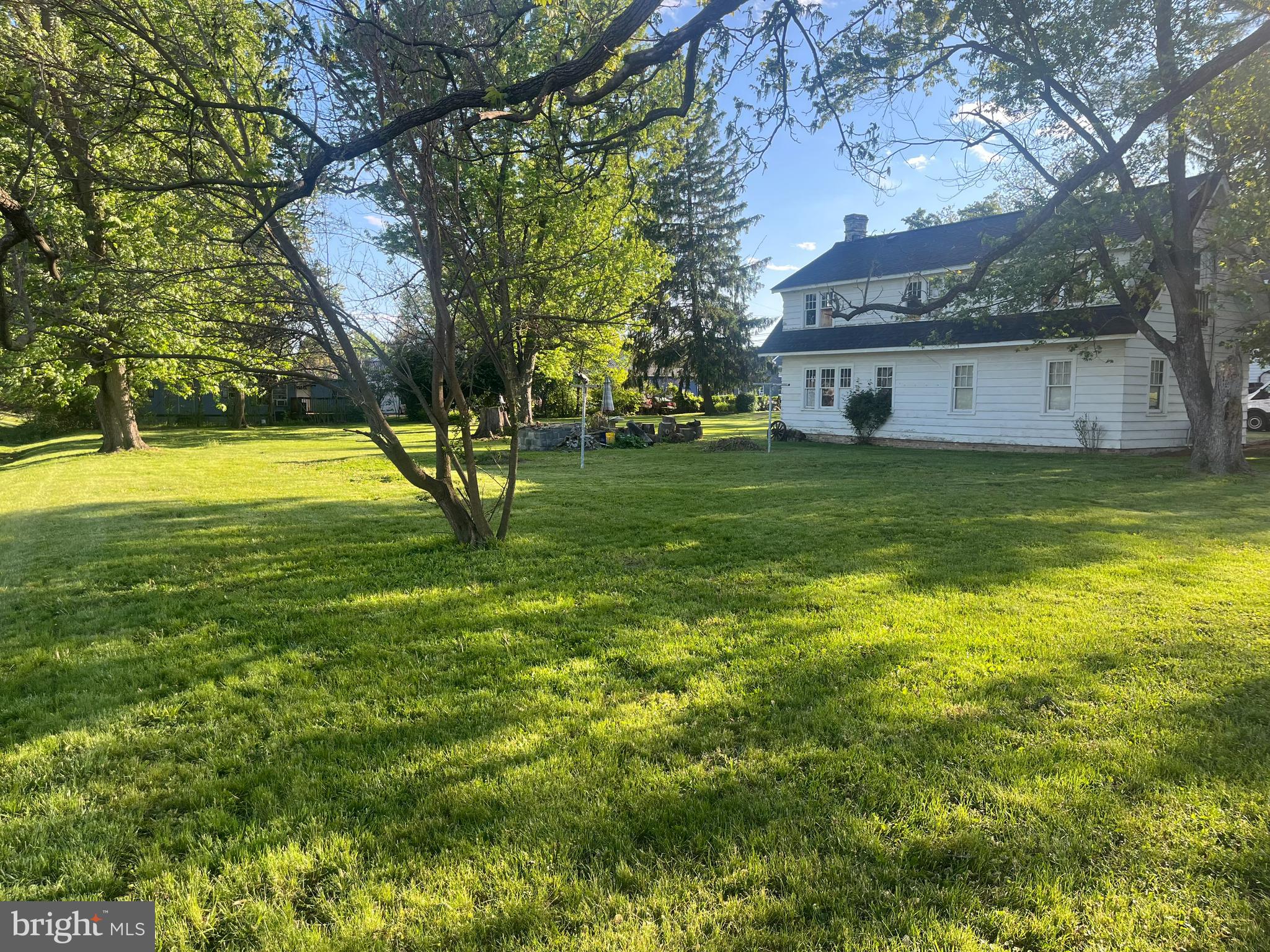 MAUGANSVILLE - Residential