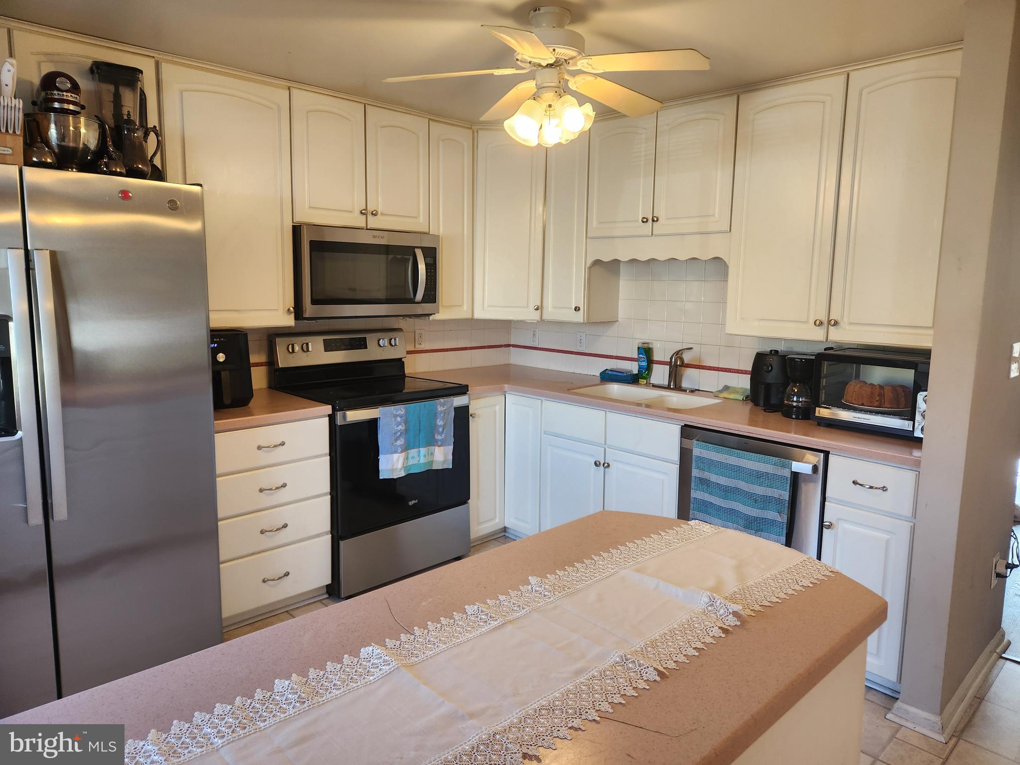 CHARLES COURT - Residential