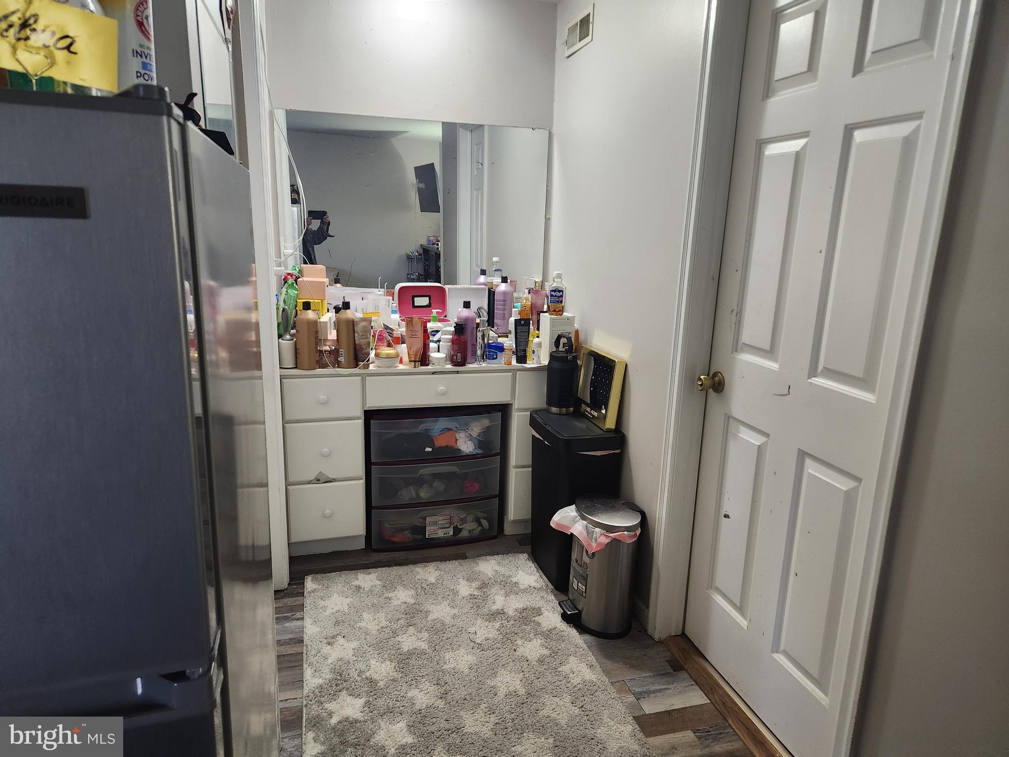 CHARLES COURT - Residential