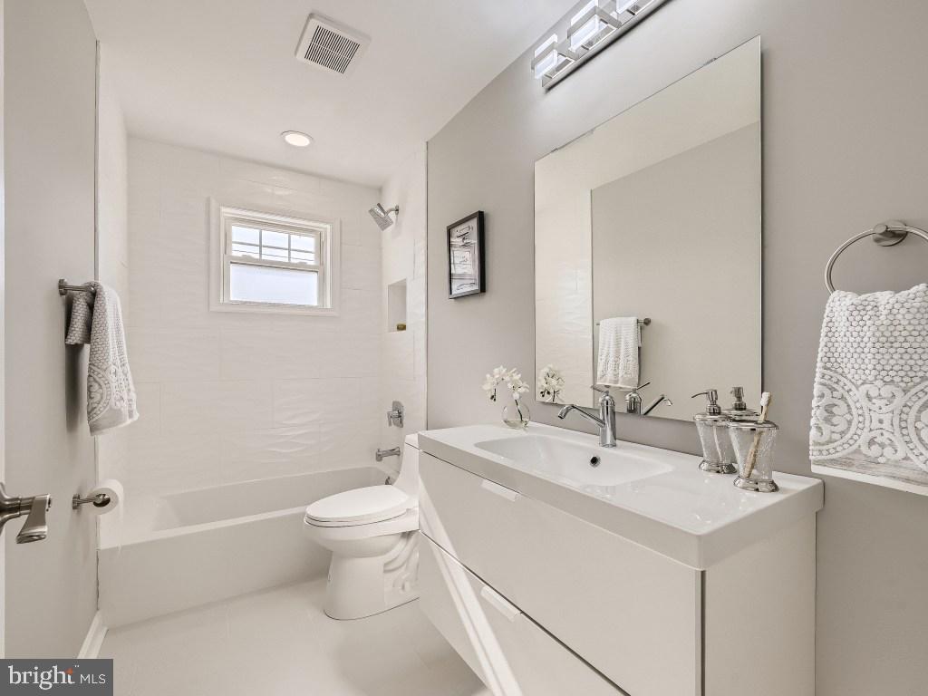 IDLEWOOD - Residential