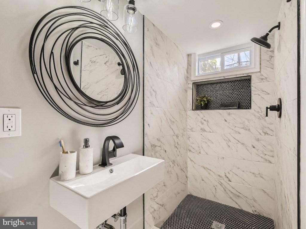 IDLEWOOD - Residential