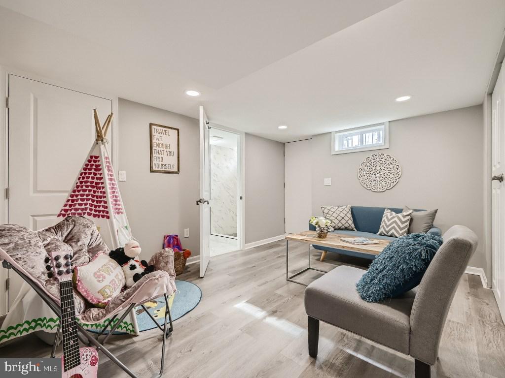 IDLEWOOD - Residential