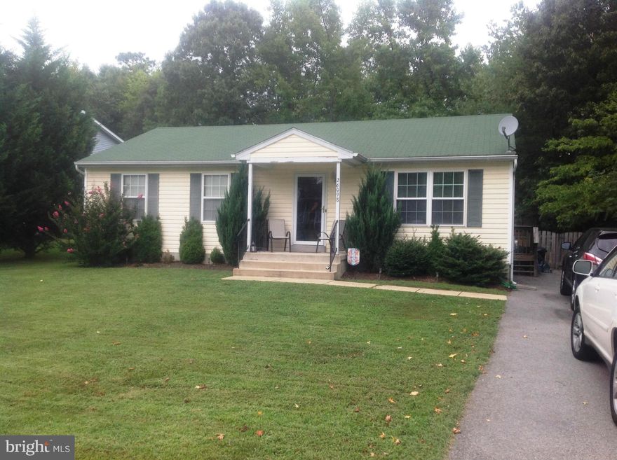 Beautiful rambler w/ gorgeous back yard, deck, shed. neutral paint colors, mstr w/ bath, large hall bath, large open kitchen, washer & dryer.Shows very well! Non smoking unit  C21 NM to do the lease, application is on view docs.