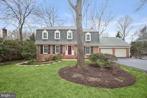 Photo of 11832 Hunting Ridge Court, POTOMAC, MD 20854 (MLS # MDMC2168368)