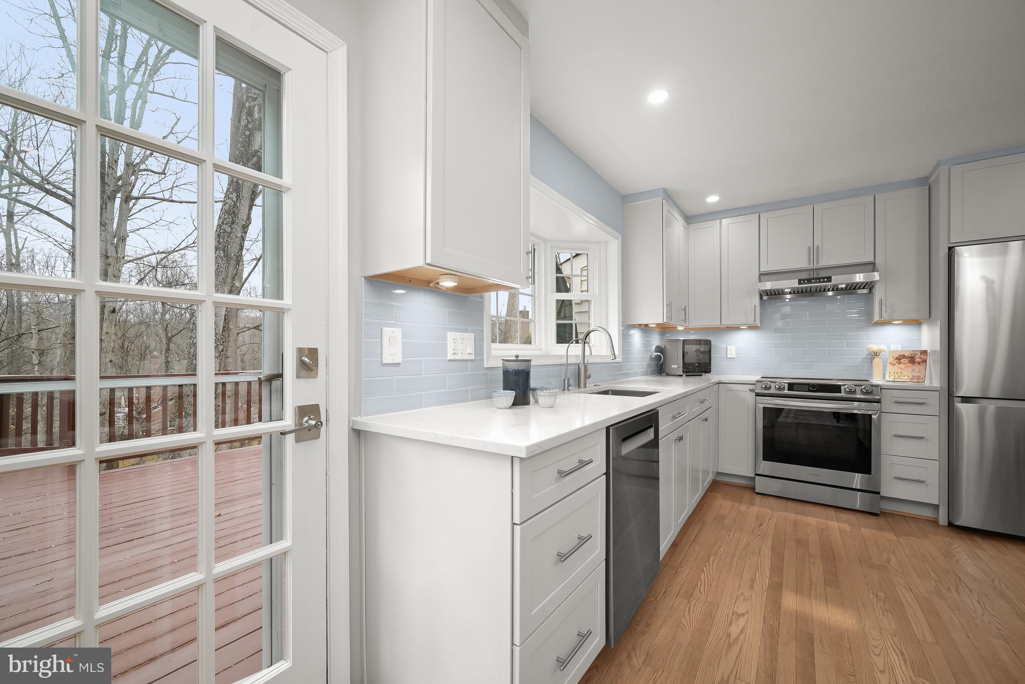 COUNTRY PLACE - Residential