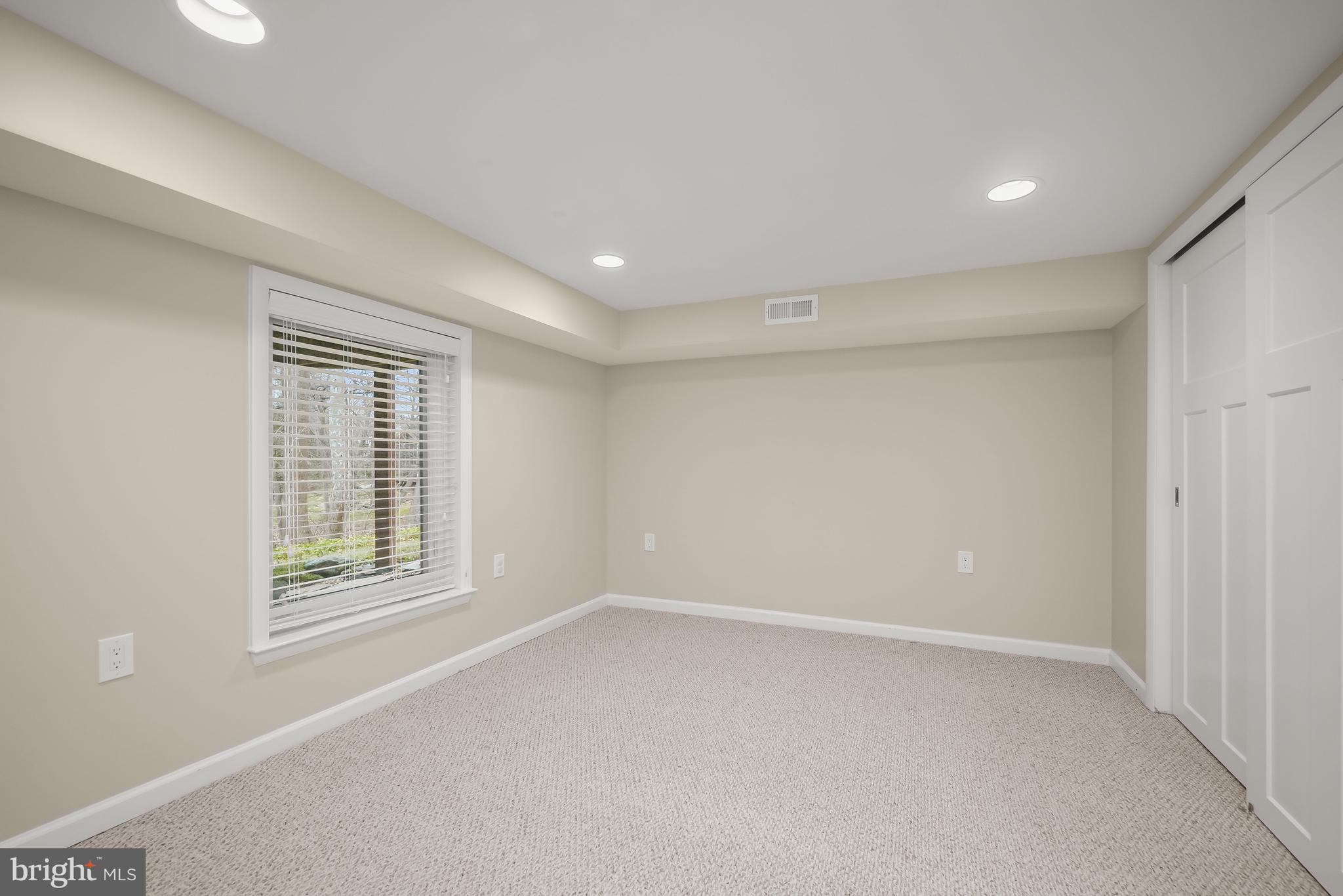 COUNTRY PLACE - Residential