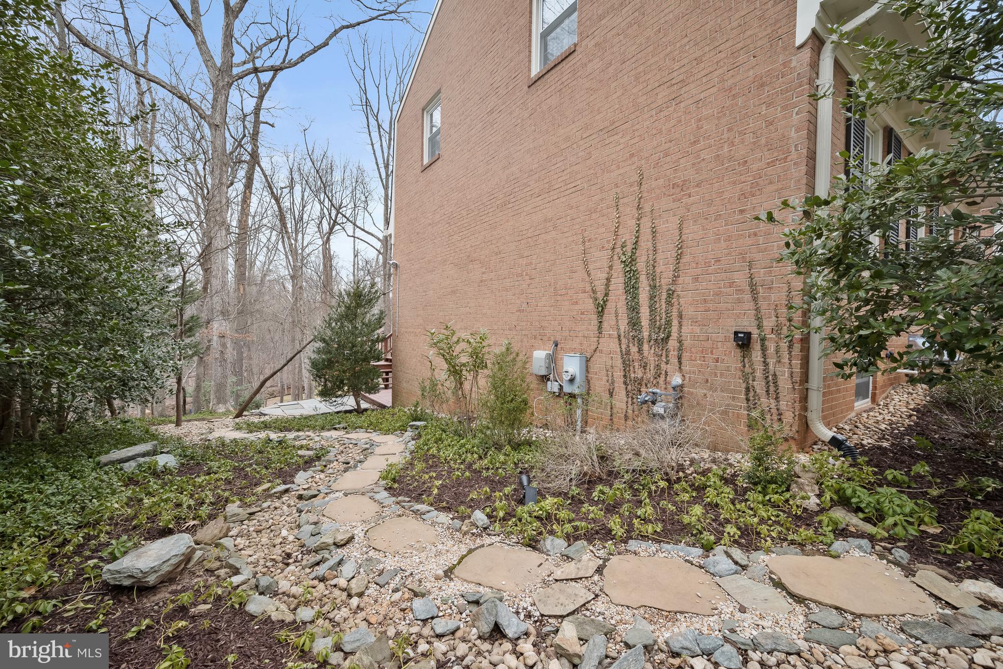 COUNTRY PLACE - Residential