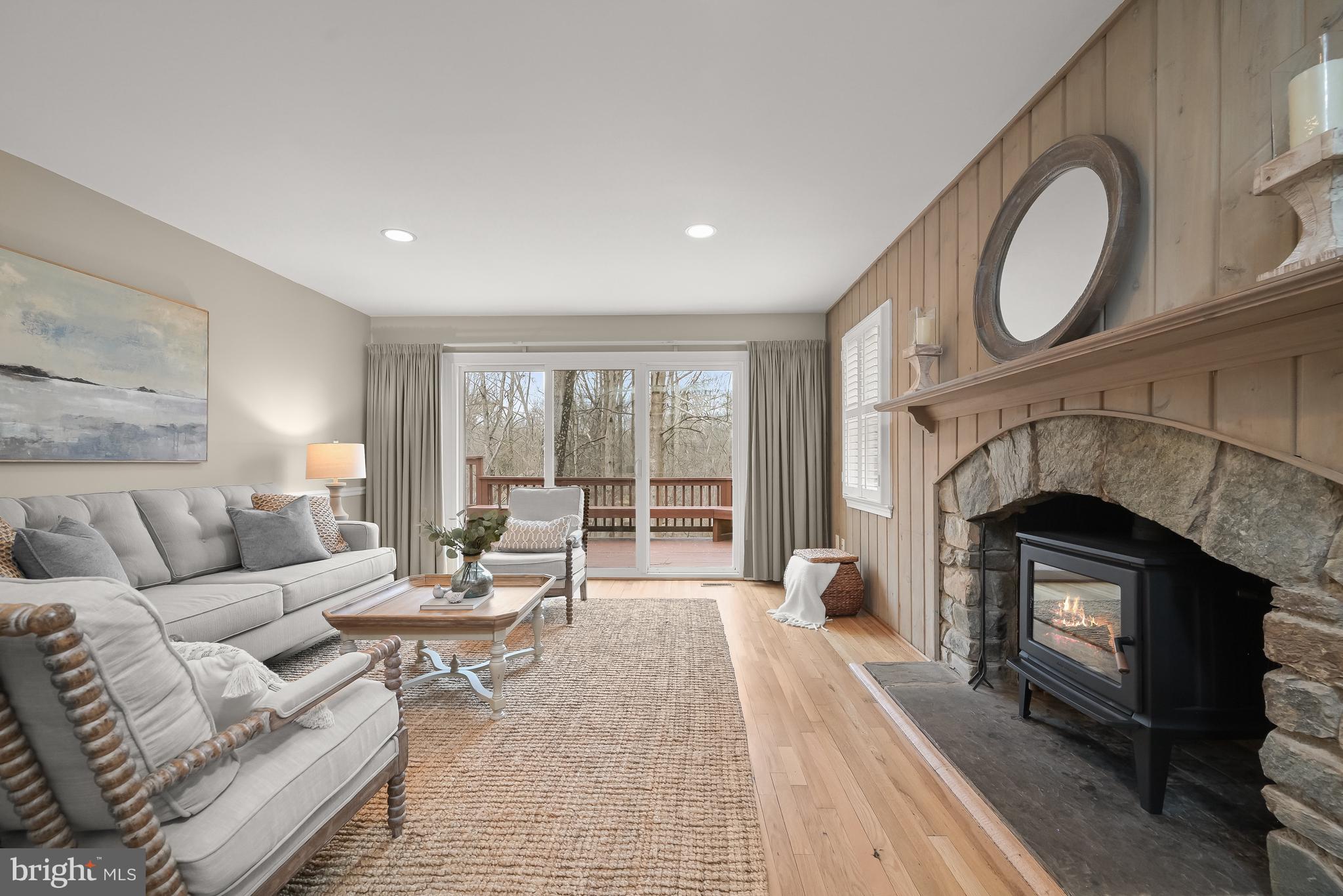 COUNTRY PLACE - Residential