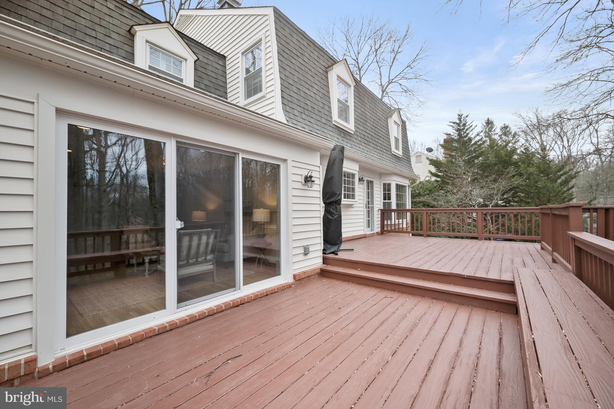 COUNTRY PLACE - Residential